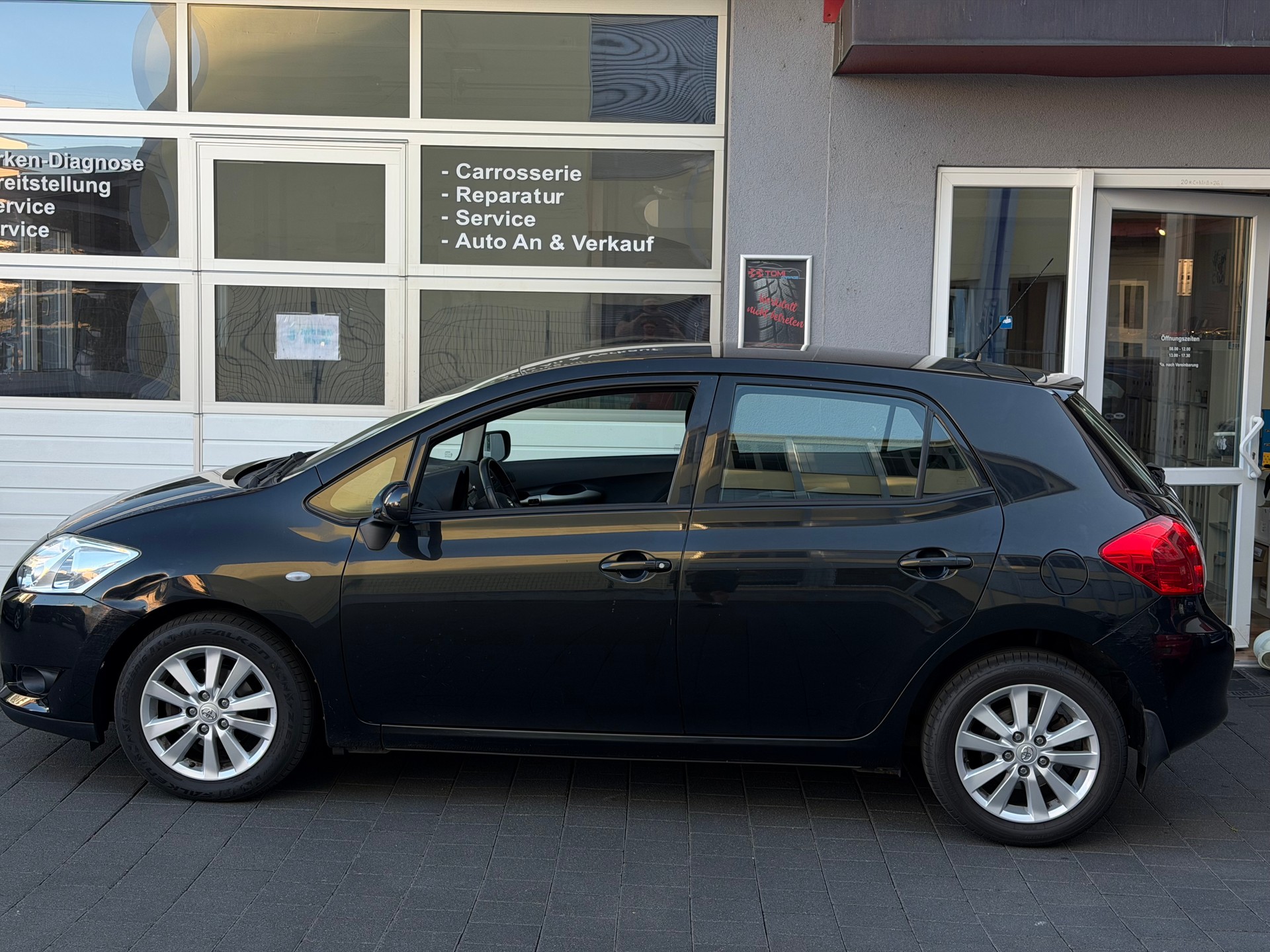 TOYOTA Toyota Auris 1.6 Style*Frisch ab MFK&Service*8-Fach Räder*Sparsam&Zuverlässig*-image-1