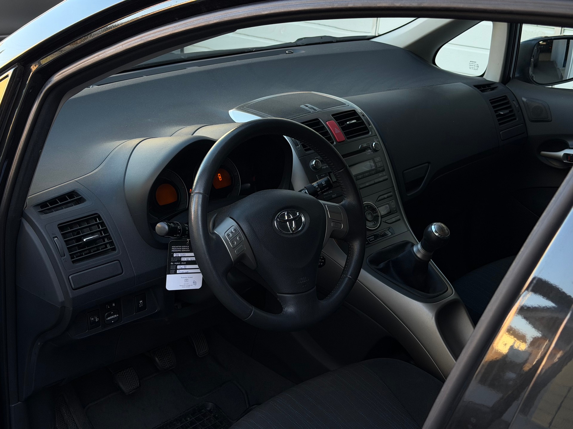 TOYOTA Toyota Auris 1.6 Style*Frisch ab MFK&Service*8-Fach Räder*Sparsam&Zuverlässig*-image-9