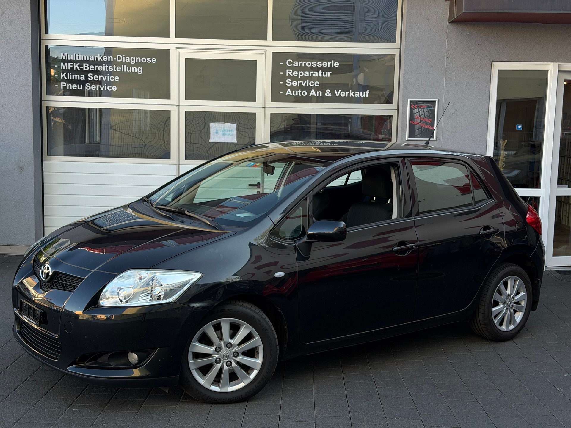 TOYOTA Toyota Auris 1.6 Style*Frisch ab MFK&Service*8-Fach Räder*Sparsam&Zuverlässig*-image-0