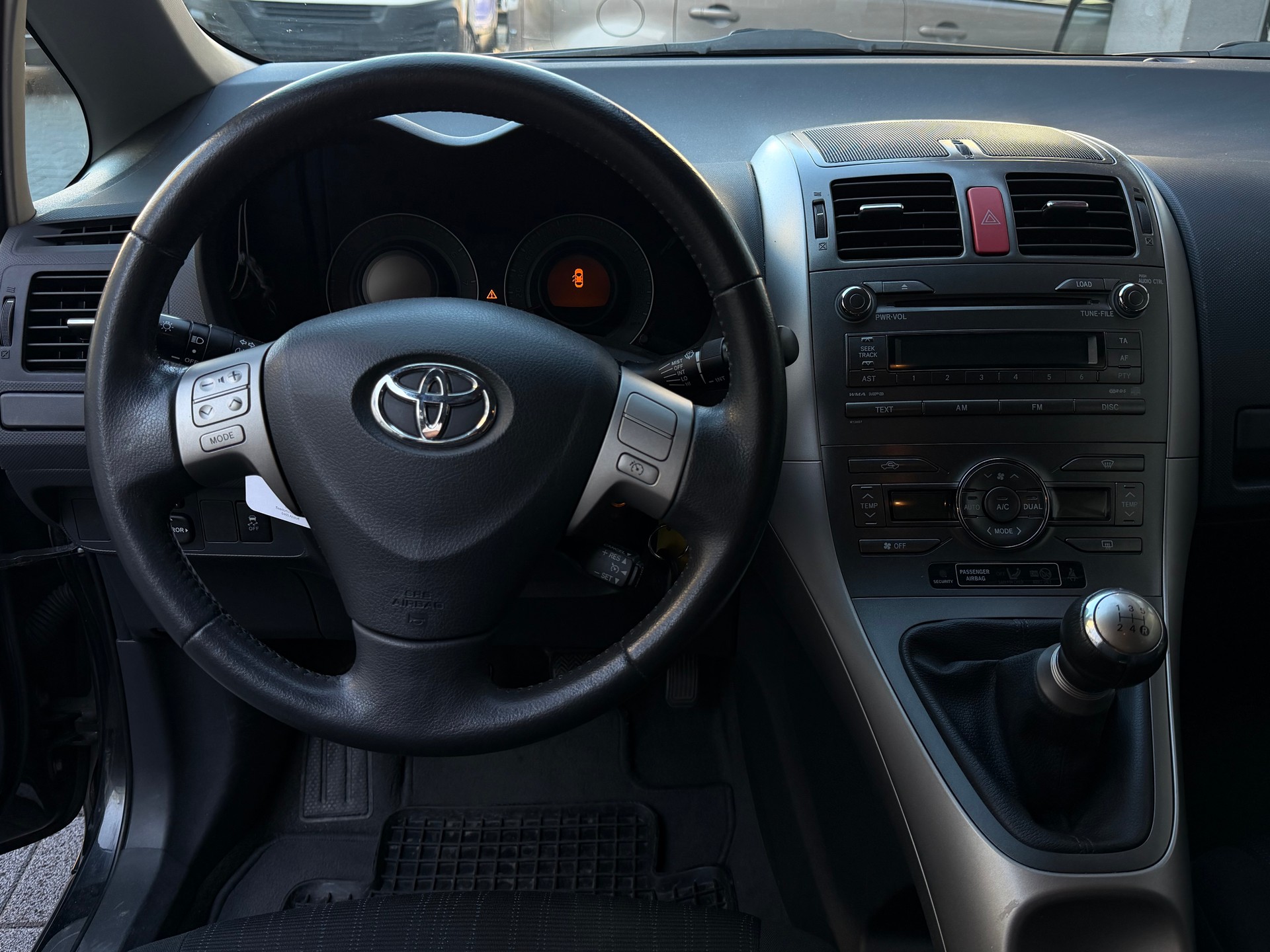TOYOTA Toyota Auris 1.6 Style*Frisch ab MFK&Service*8-Fach Räder*Sparsam&Zuverlässig*-image-10