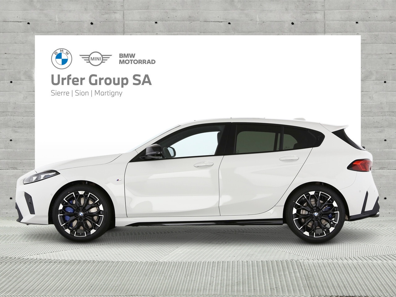 BMW M135 xDrive-showroom-element-2