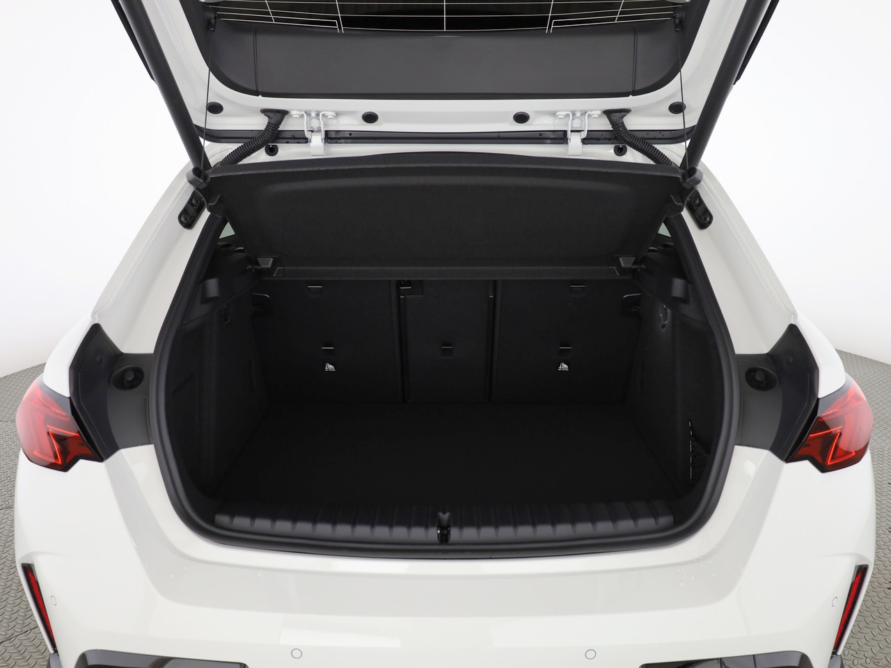 BMW M135 xDrive-image-4