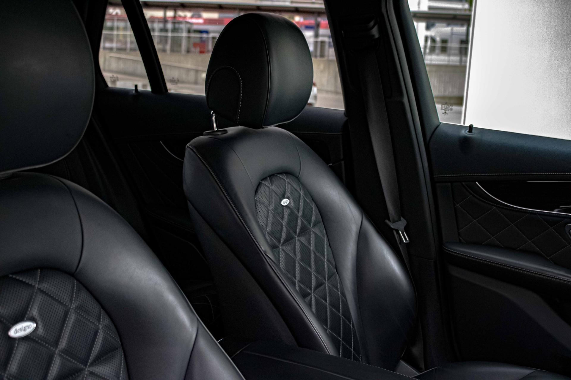 MERCEDES-BENZ GLC 250 AMG Line Edition 1 4Matic 9G-Tronic-image-15