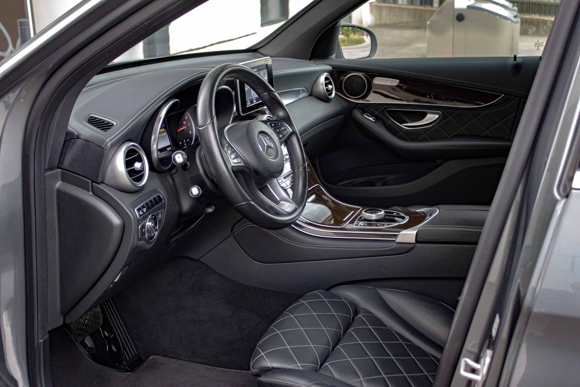 MERCEDES-BENZ GLC 250 AMG Line Edition 1 4Matic 9G-Tronic-image-7
