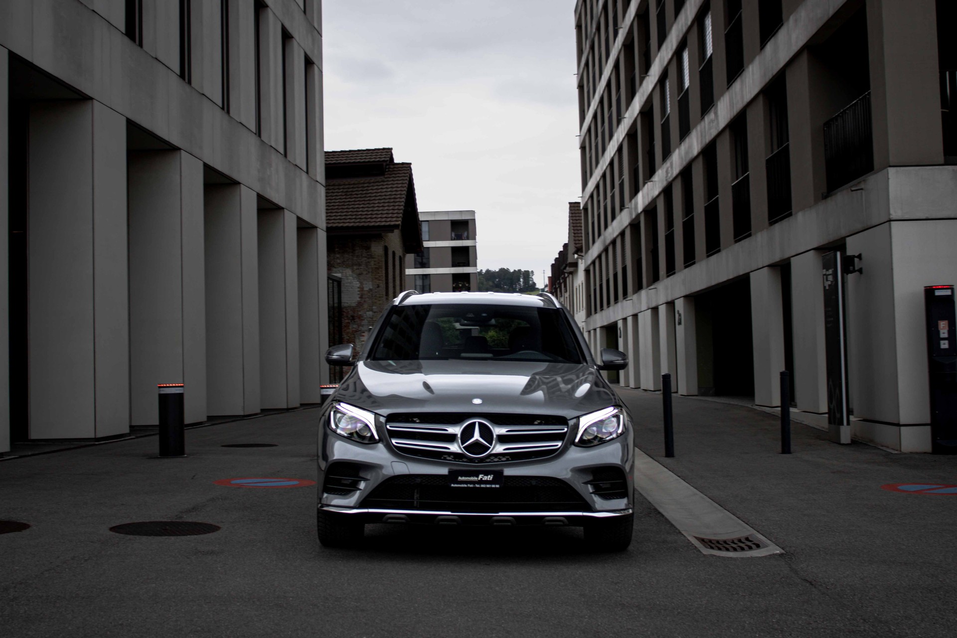 MERCEDES-BENZ GLC 250 AMG Line Edition 1 4Matic 9G-Tronic-image-2