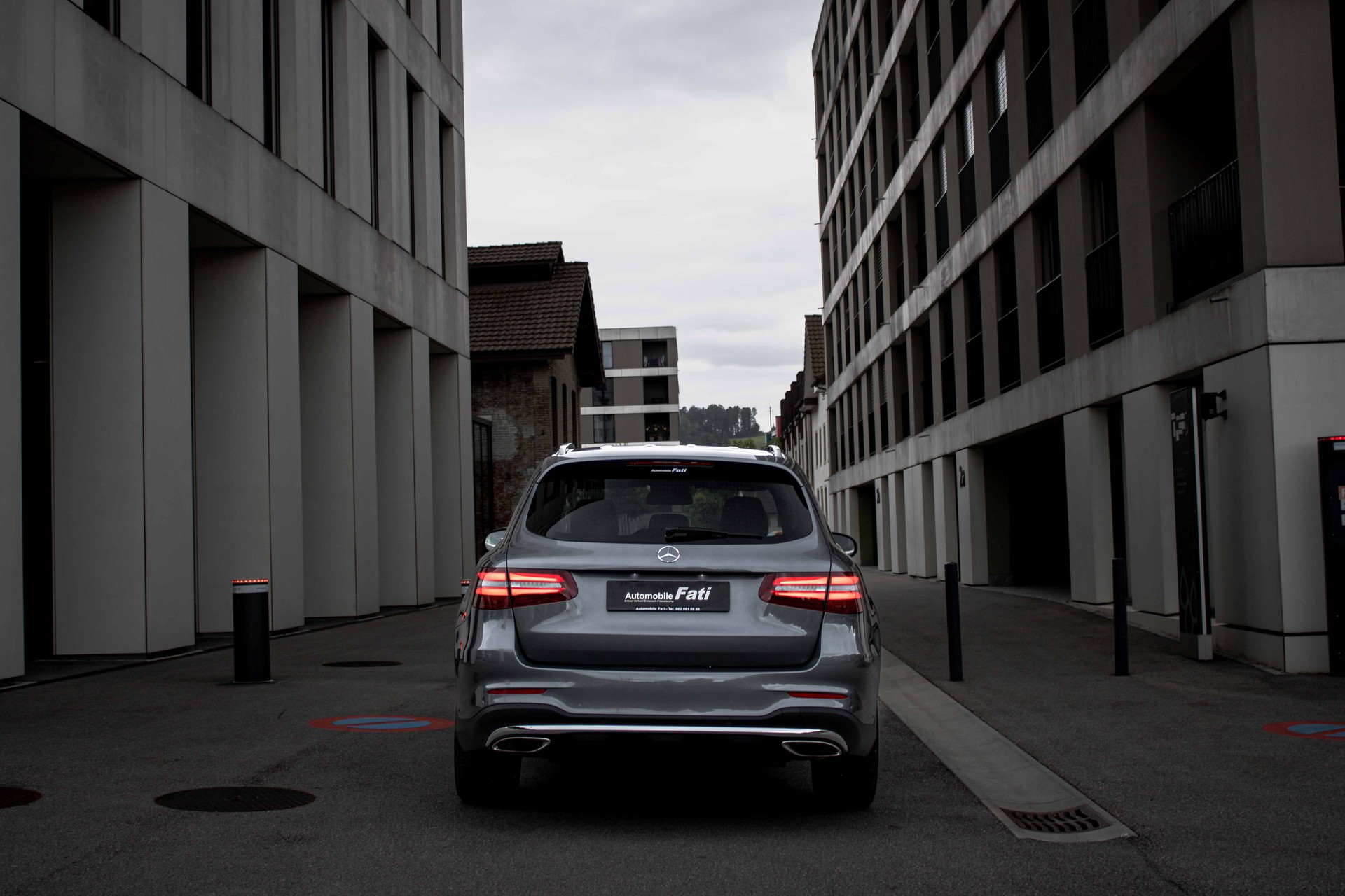 MERCEDES-BENZ GLC 250 AMG Line Edition 1 4Matic 9G-Tronic-image-3