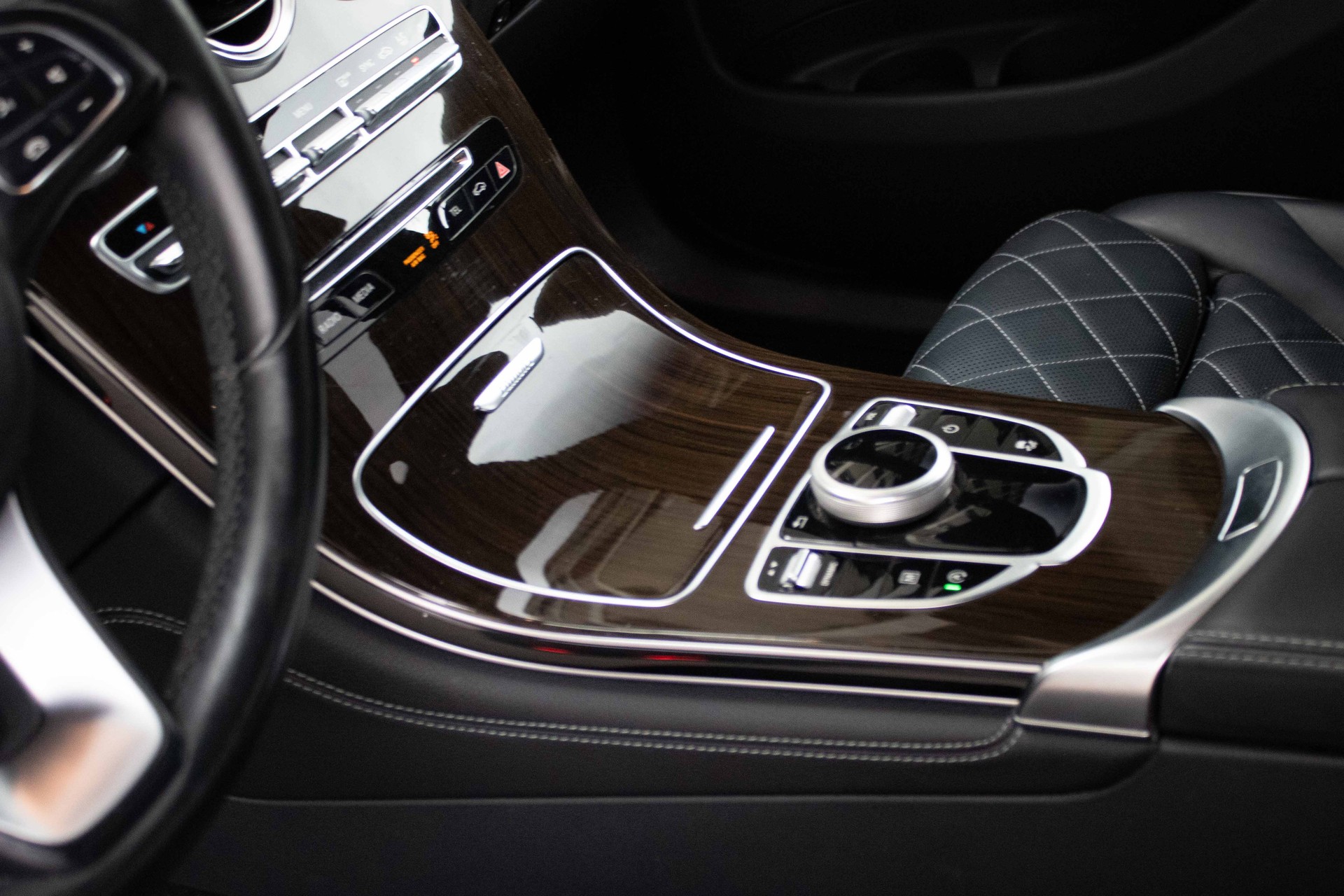MERCEDES-BENZ GLC 250 AMG Line Edition 1 4Matic 9G-Tronic-image-9
