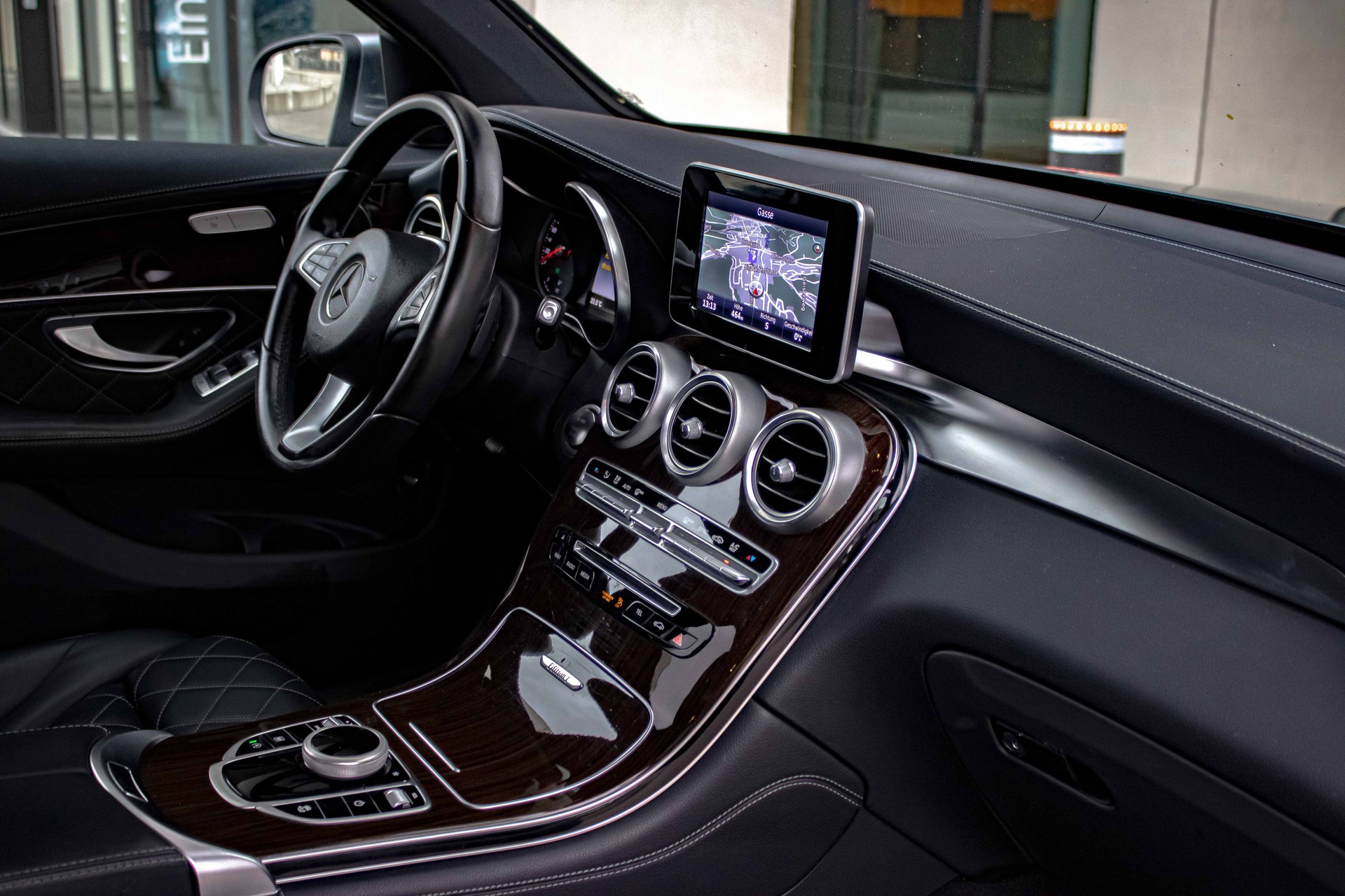 MERCEDES-BENZ GLC 250 AMG Line Edition 1 4Matic 9G-Tronic-image-16
