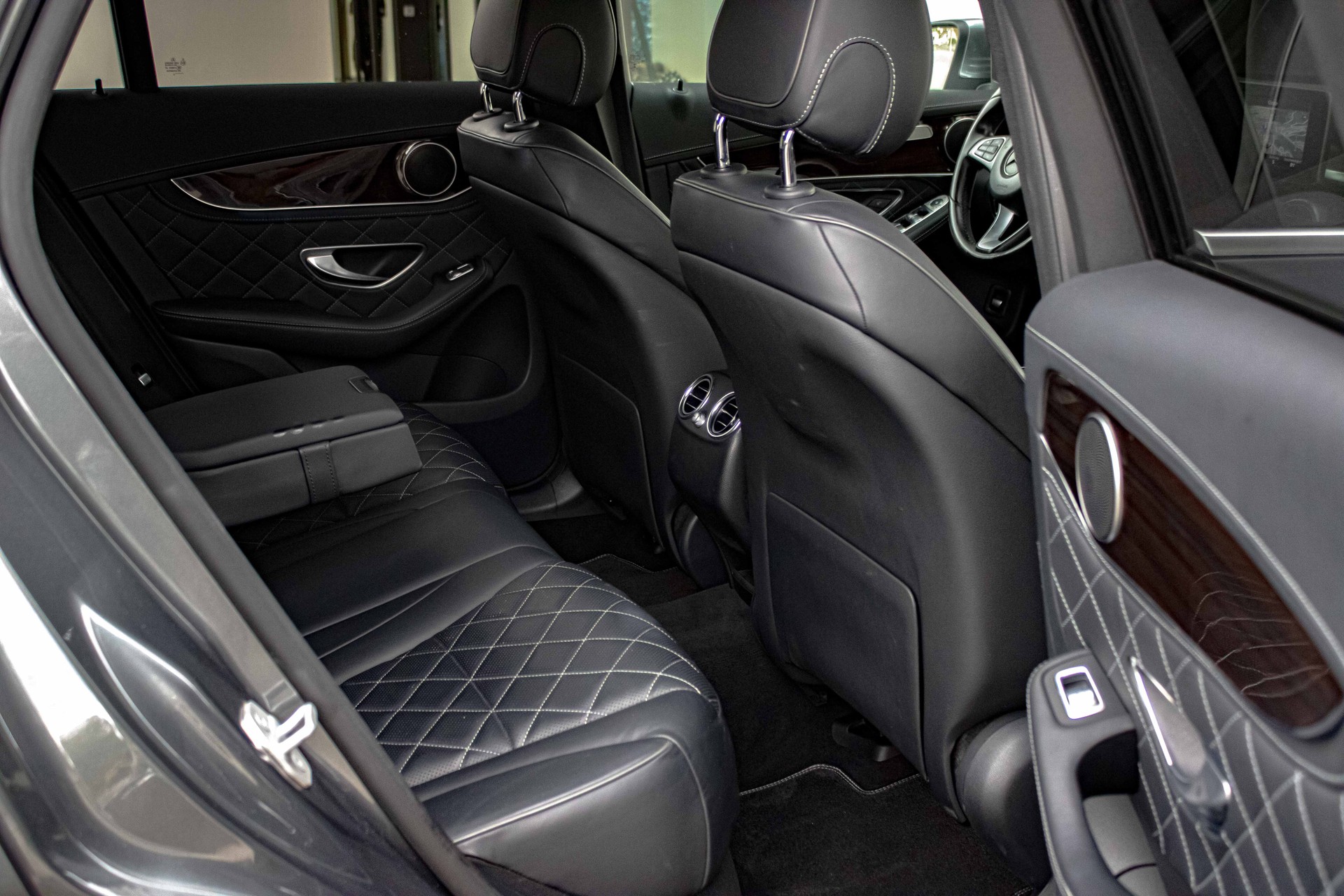 MERCEDES-BENZ GLC 250 AMG Line Edition 1 4Matic 9G-Tronic-image-13