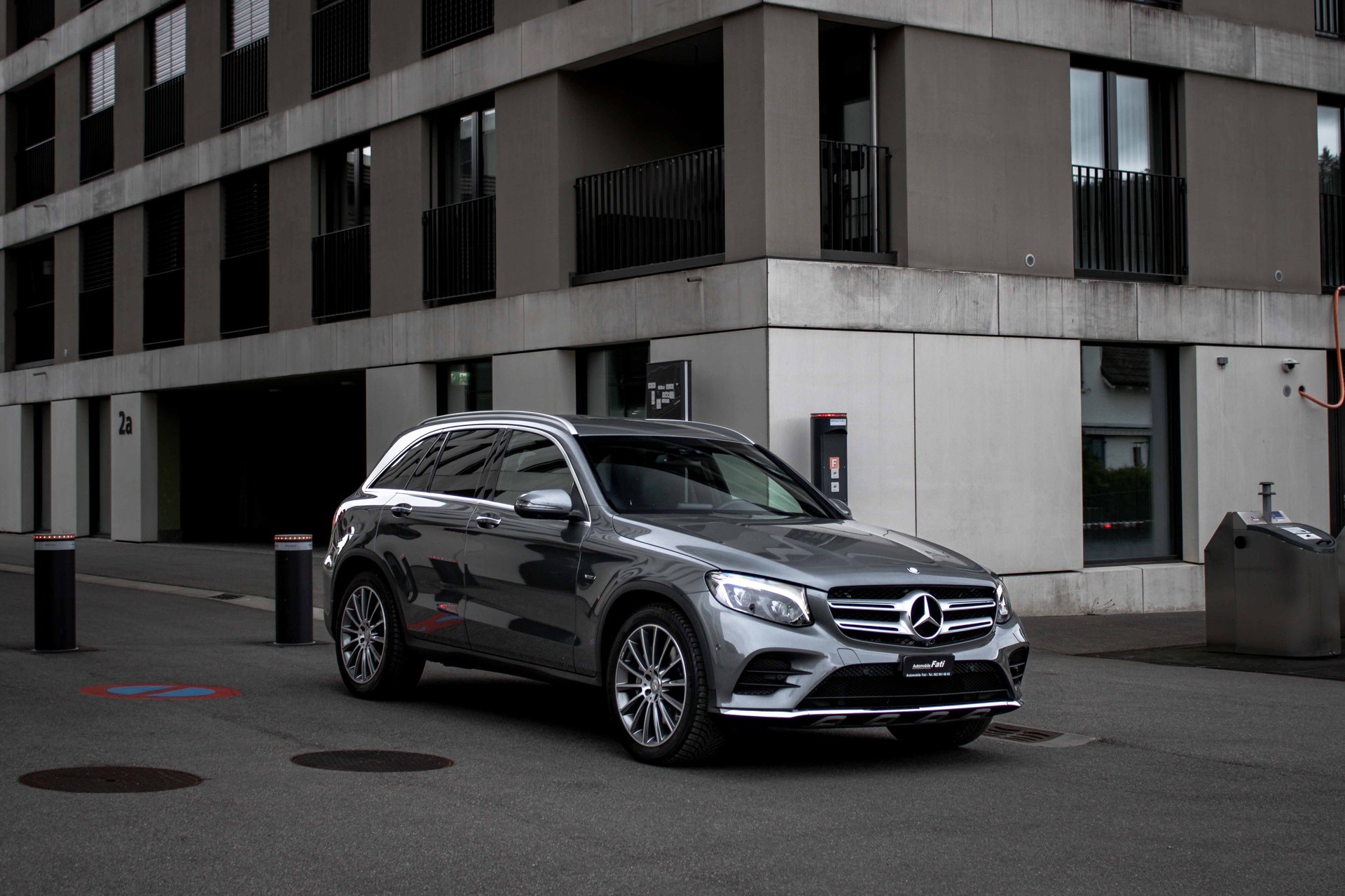 MERCEDES-BENZ GLC 250 AMG Line Edition 1 4Matic 9G-Tronic-image-4