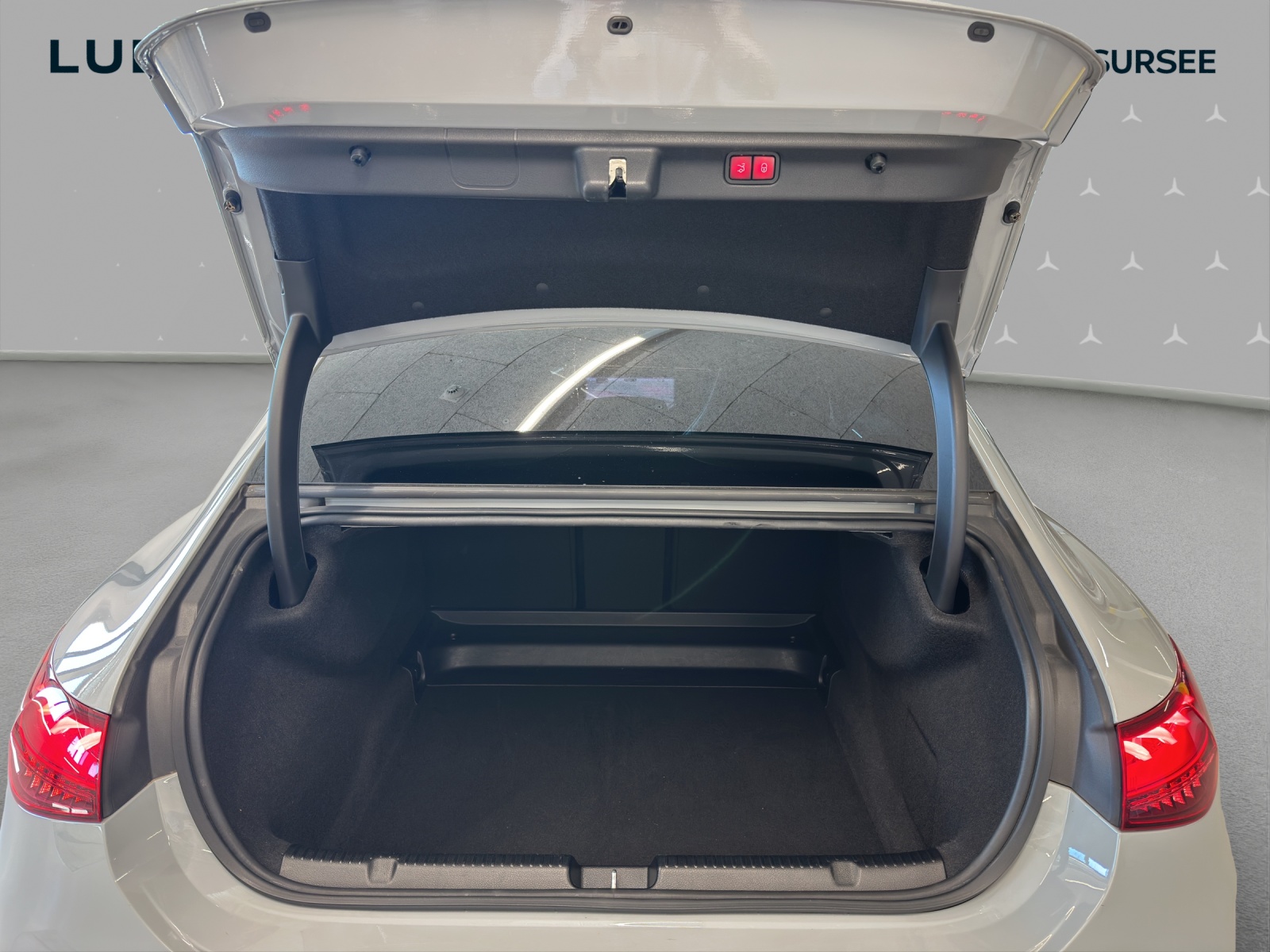 MERCEDES-BENZ EQE 43 AMG 4 Matic-image-14