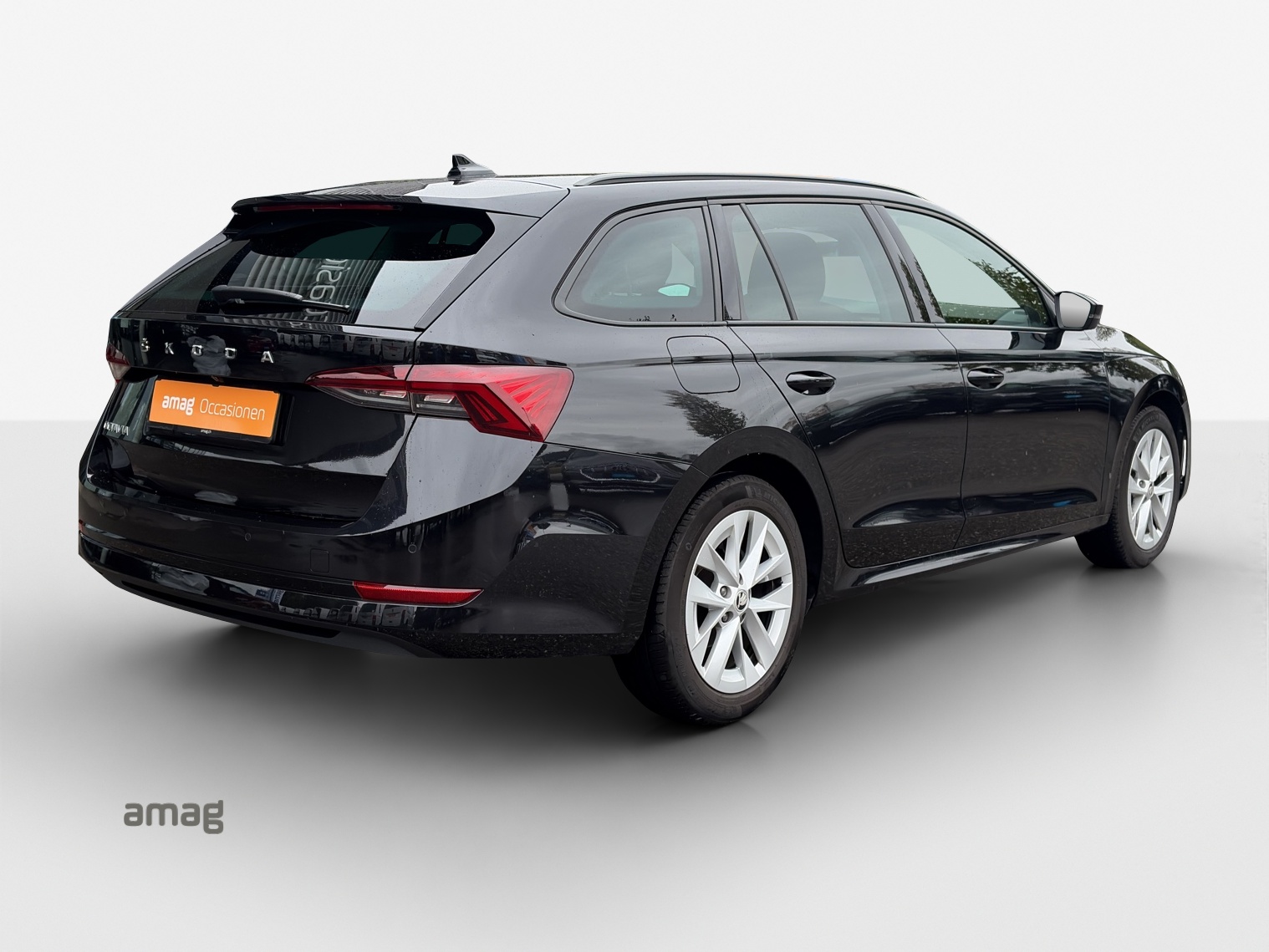 SKODA Octavia Combi 2.0 TDI DSG Style-image-4