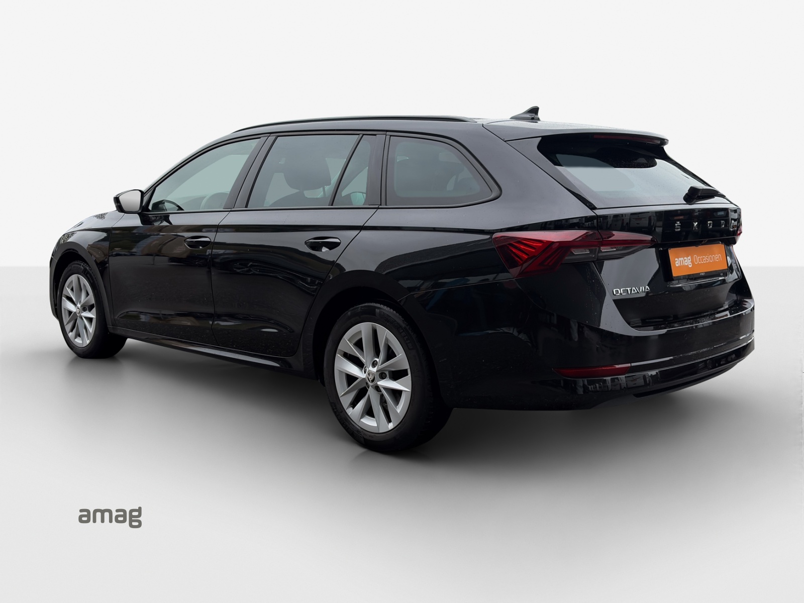 SKODA Octavia Combi 2.0 TDI DSG Style-image-2