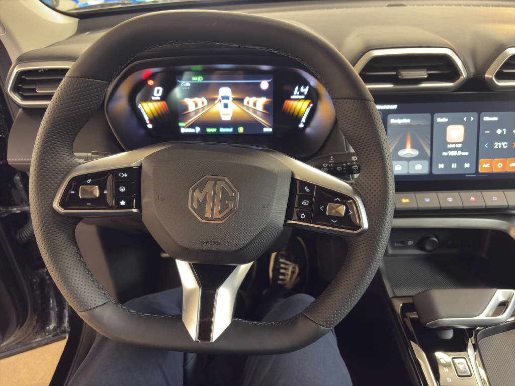 MG ZS 1.5 Hybrid+ Luxury-image-5