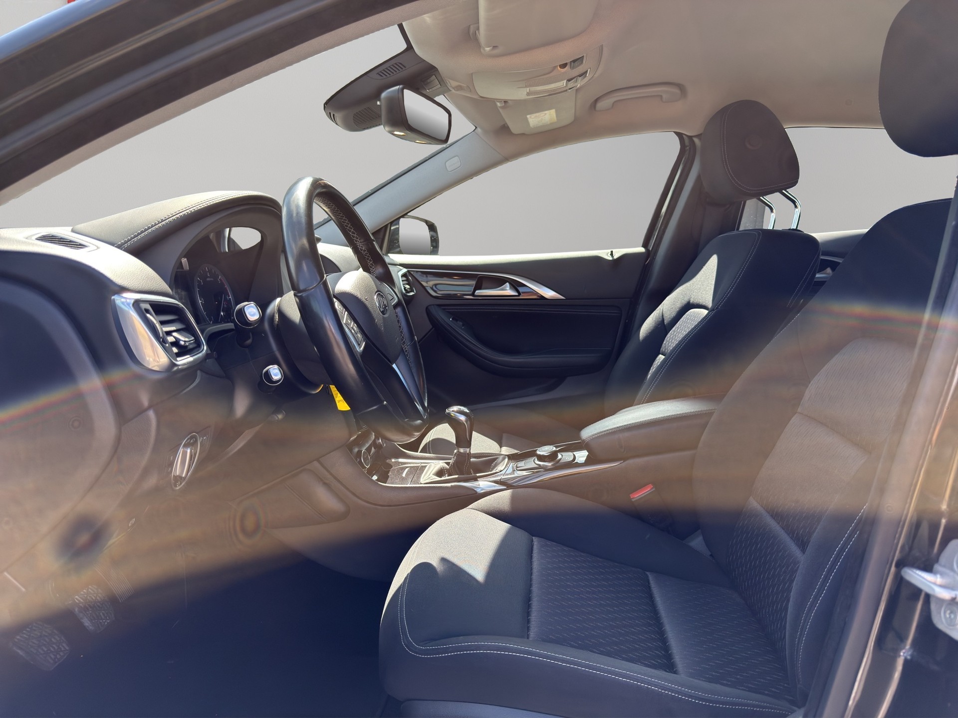 INFINITI Q30 1.5d Business Executive FWD-image-14