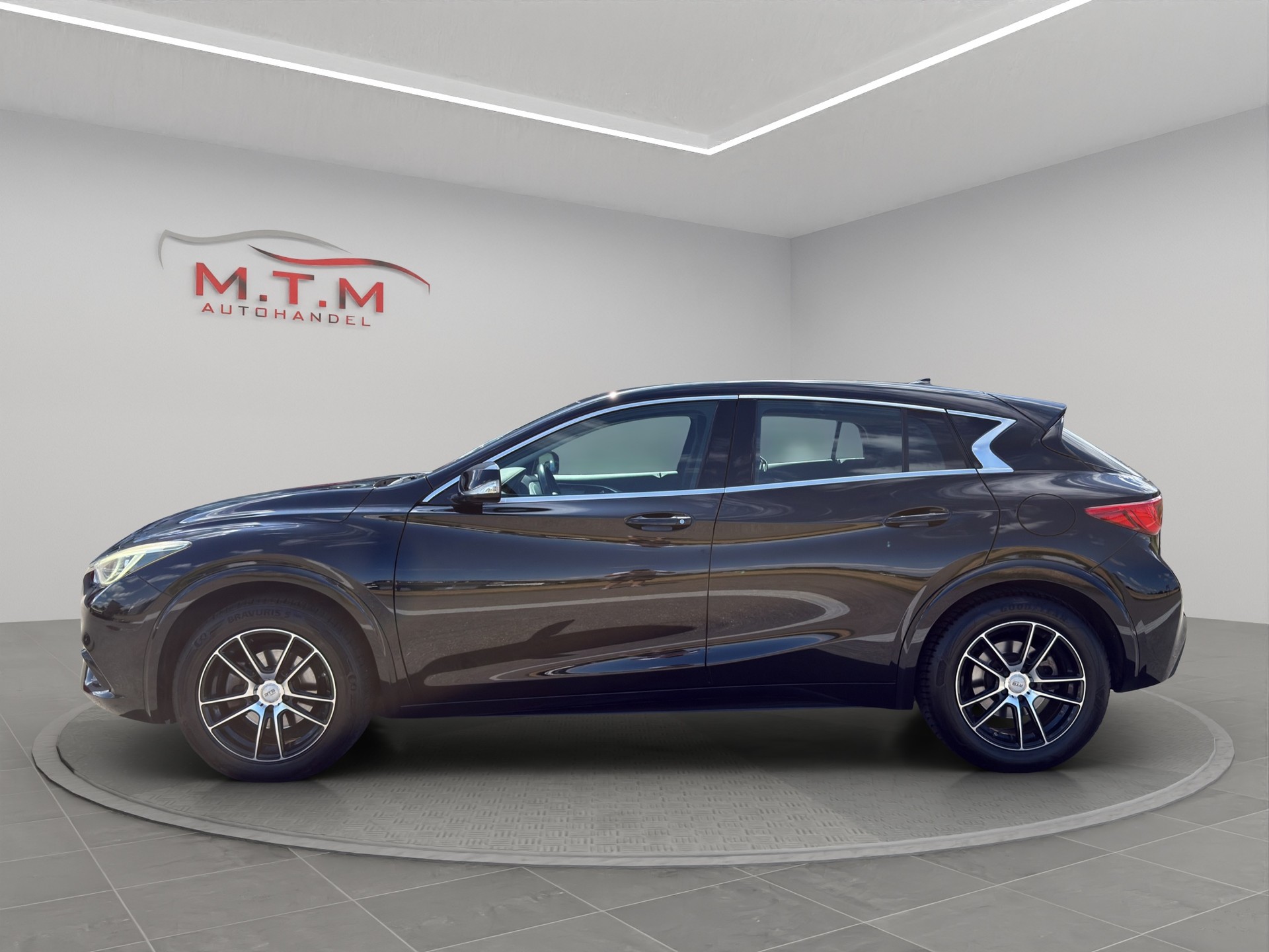 INFINITI Q30 1.5d Business Executive FWD-image-7