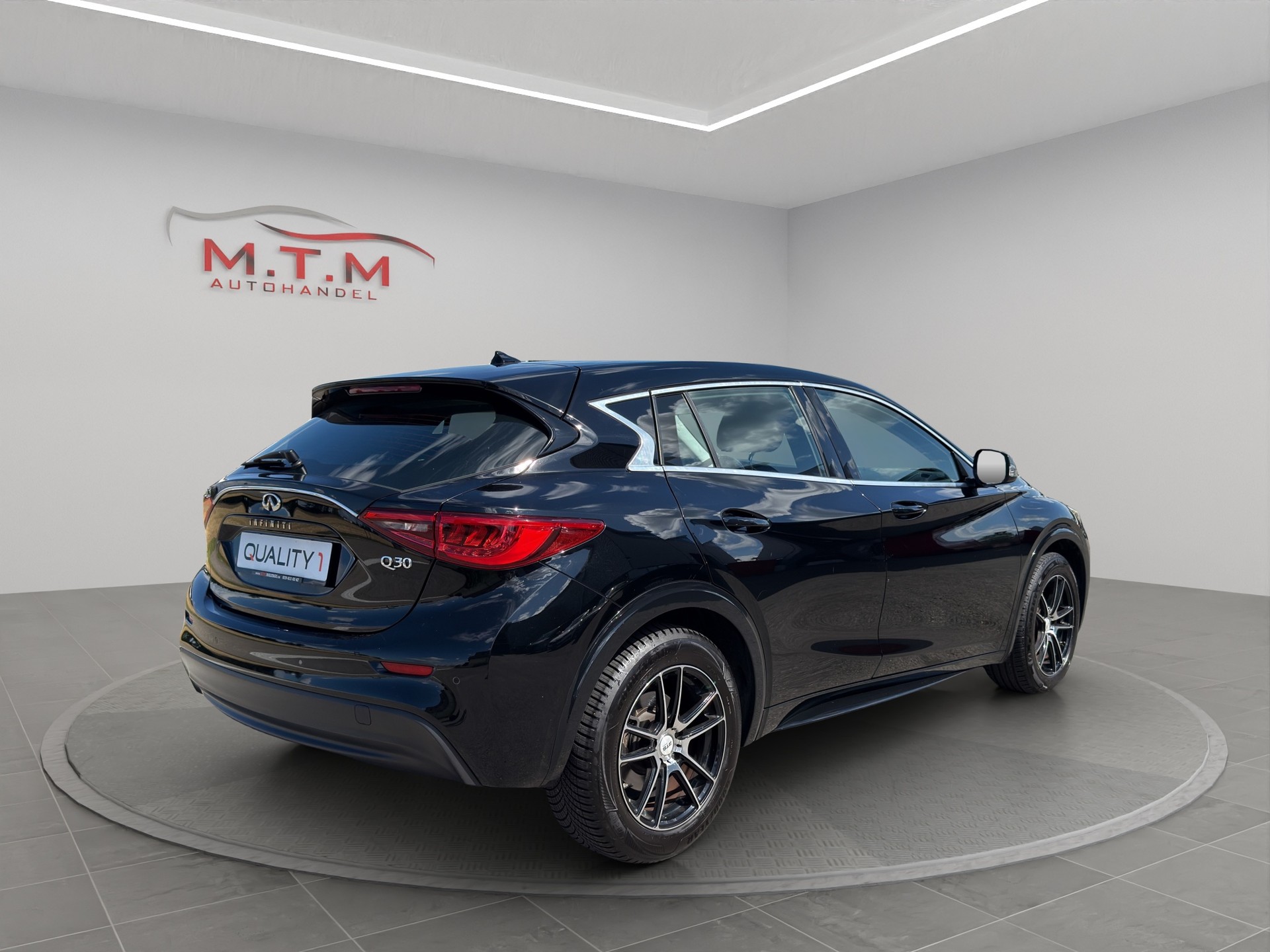 INFINITI Q30 1.5d Business Executive FWD-image-11