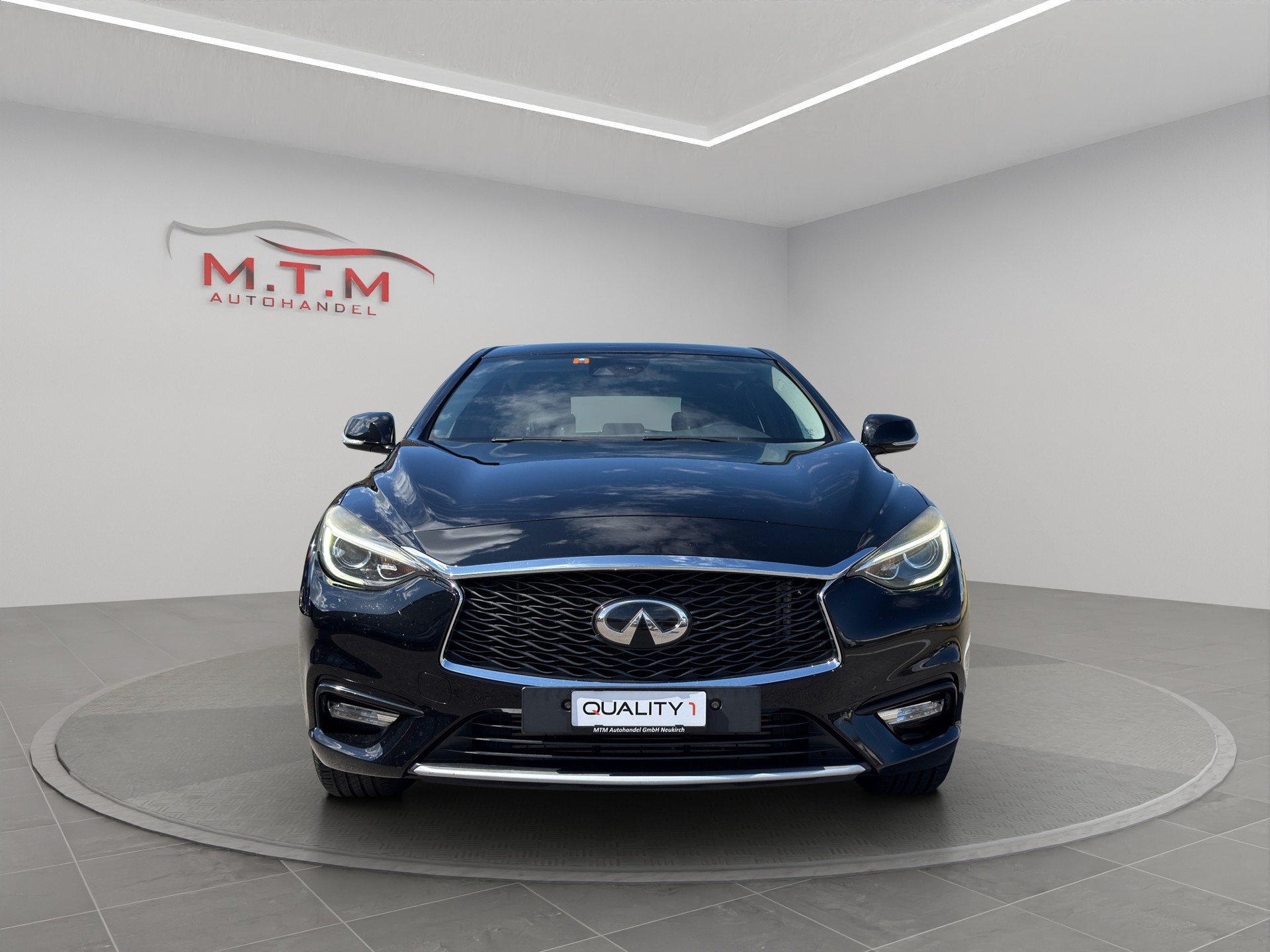 INFINITI Q30 1.5d Business Executive FWD-showroom-element-2