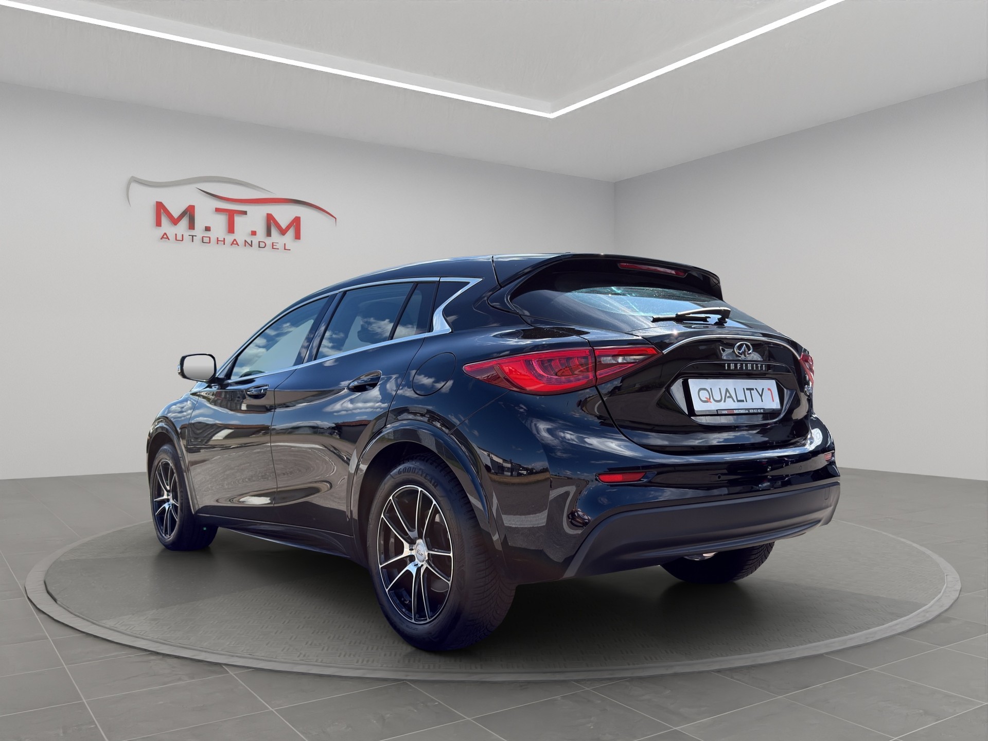 INFINITI Q30 1.5d Business Executive FWD-image-8