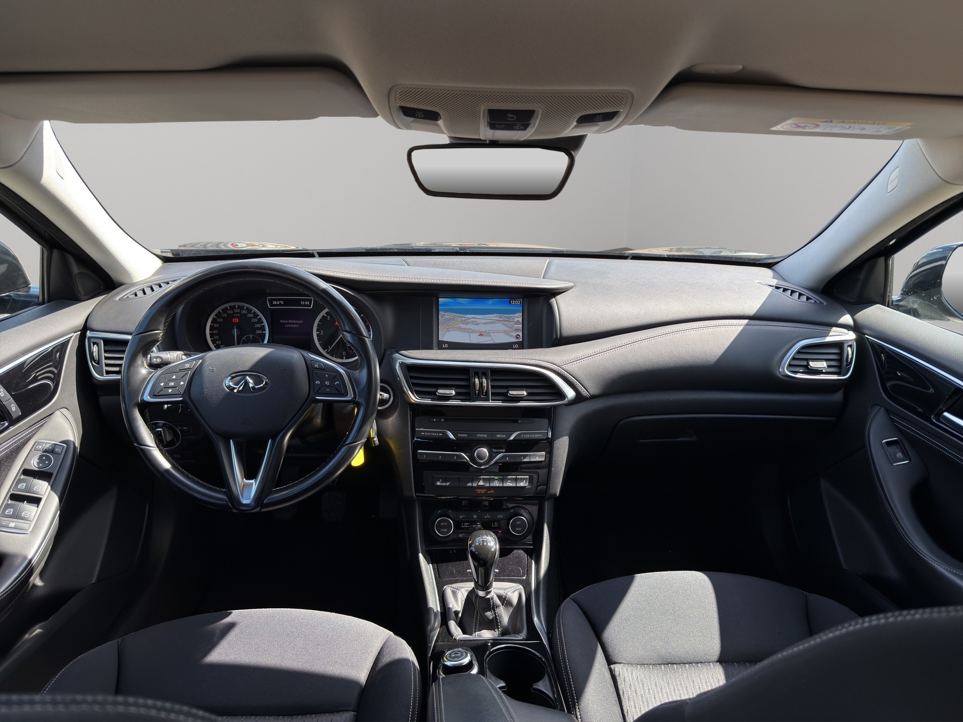 INFINITI Q30 1.5d Business Executive FWD-image-18