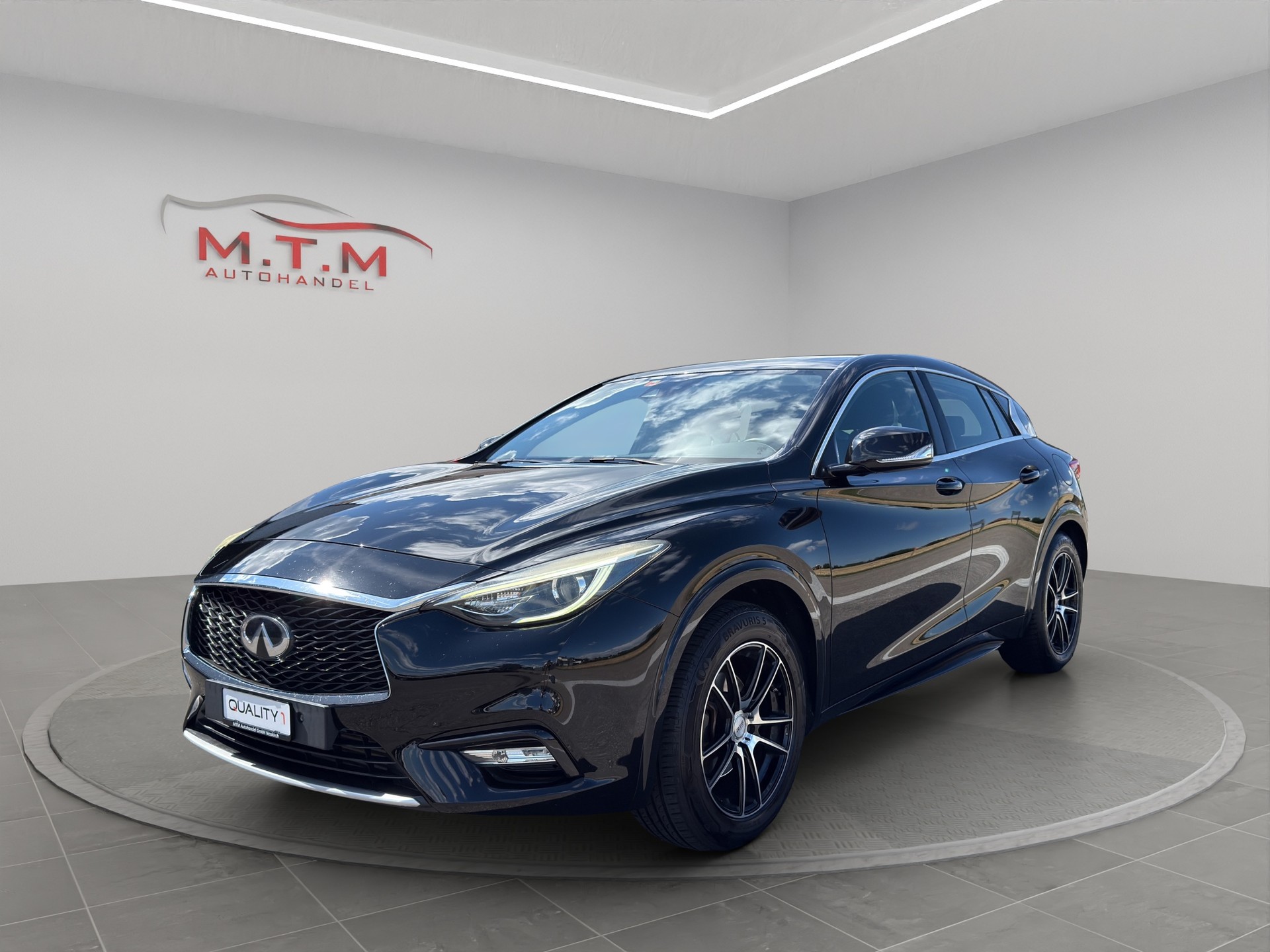 INFINITI Q30 1.5d Business Executive FWD-image-5
