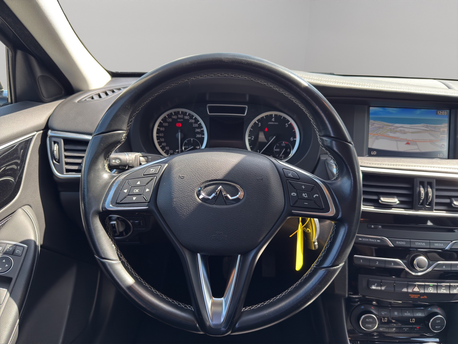 INFINITI Q30 1.5d Business Executive FWD-image-16