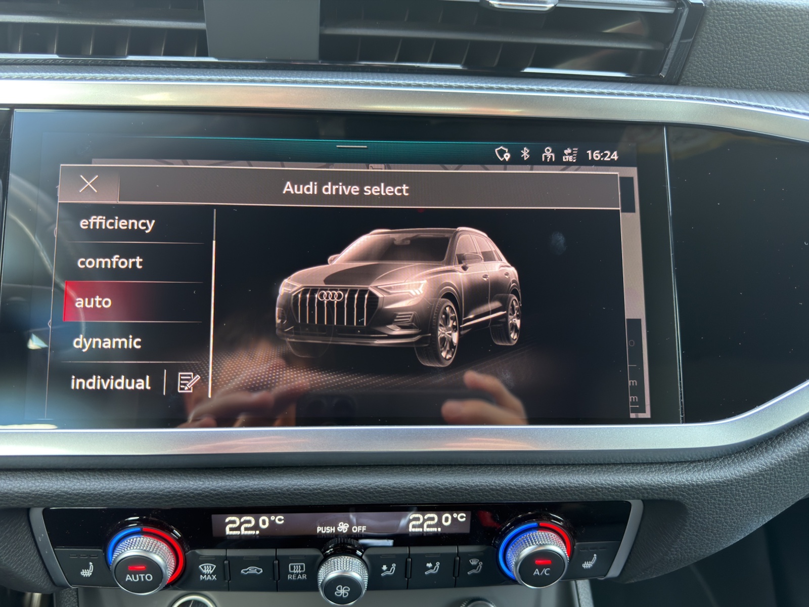 AUDI Q3 45 TFSI S line quattro S-tronic-image-14