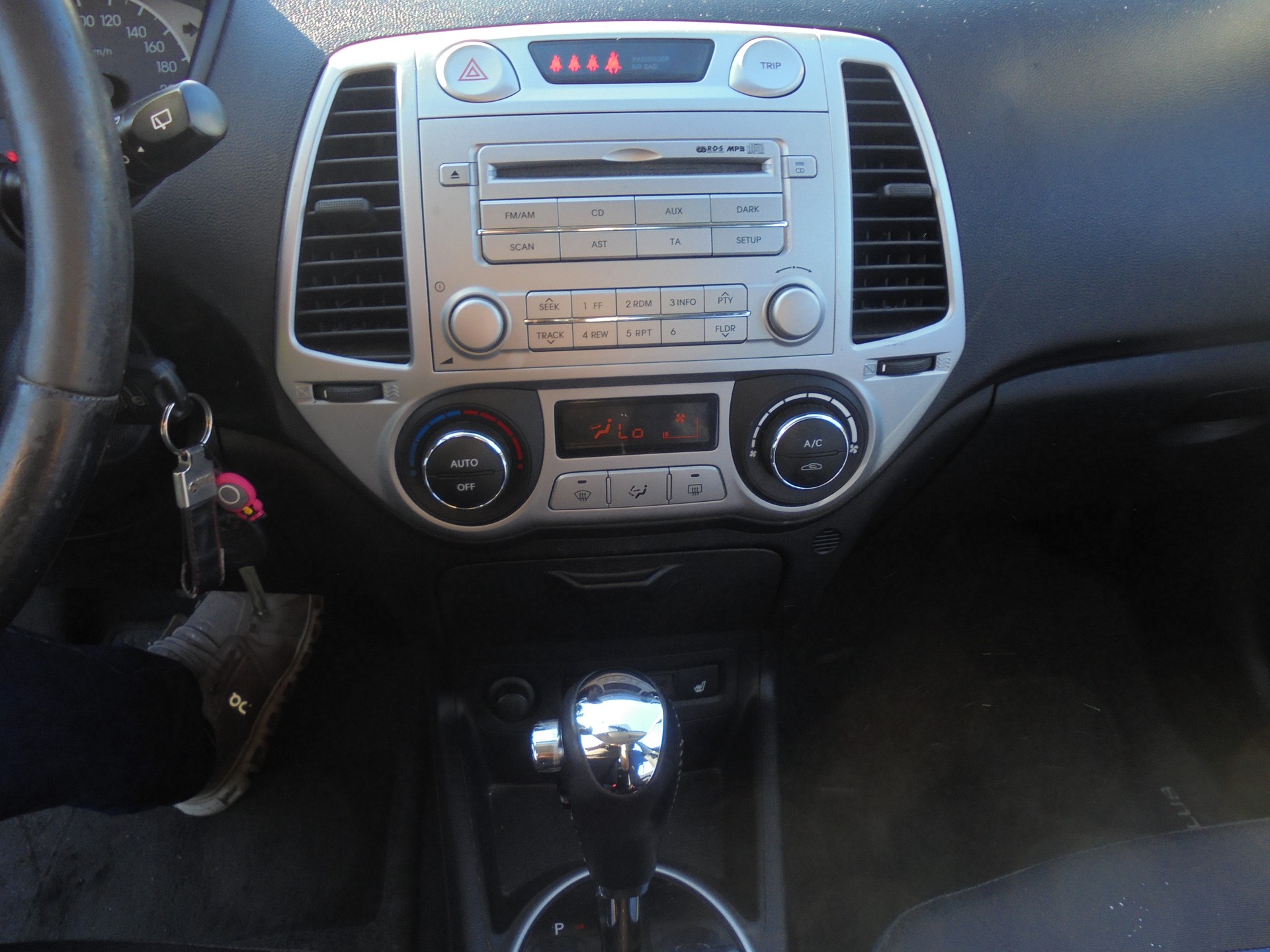 HYUNDAI i20 1.4 Swiss Plus Edition Automatic-image-9