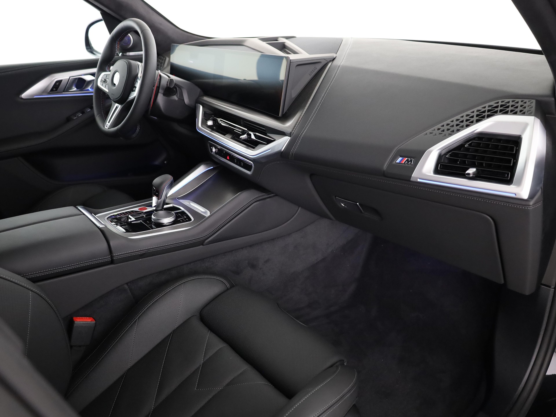 BMW XM 50e Plug-in Hybrid-image-13