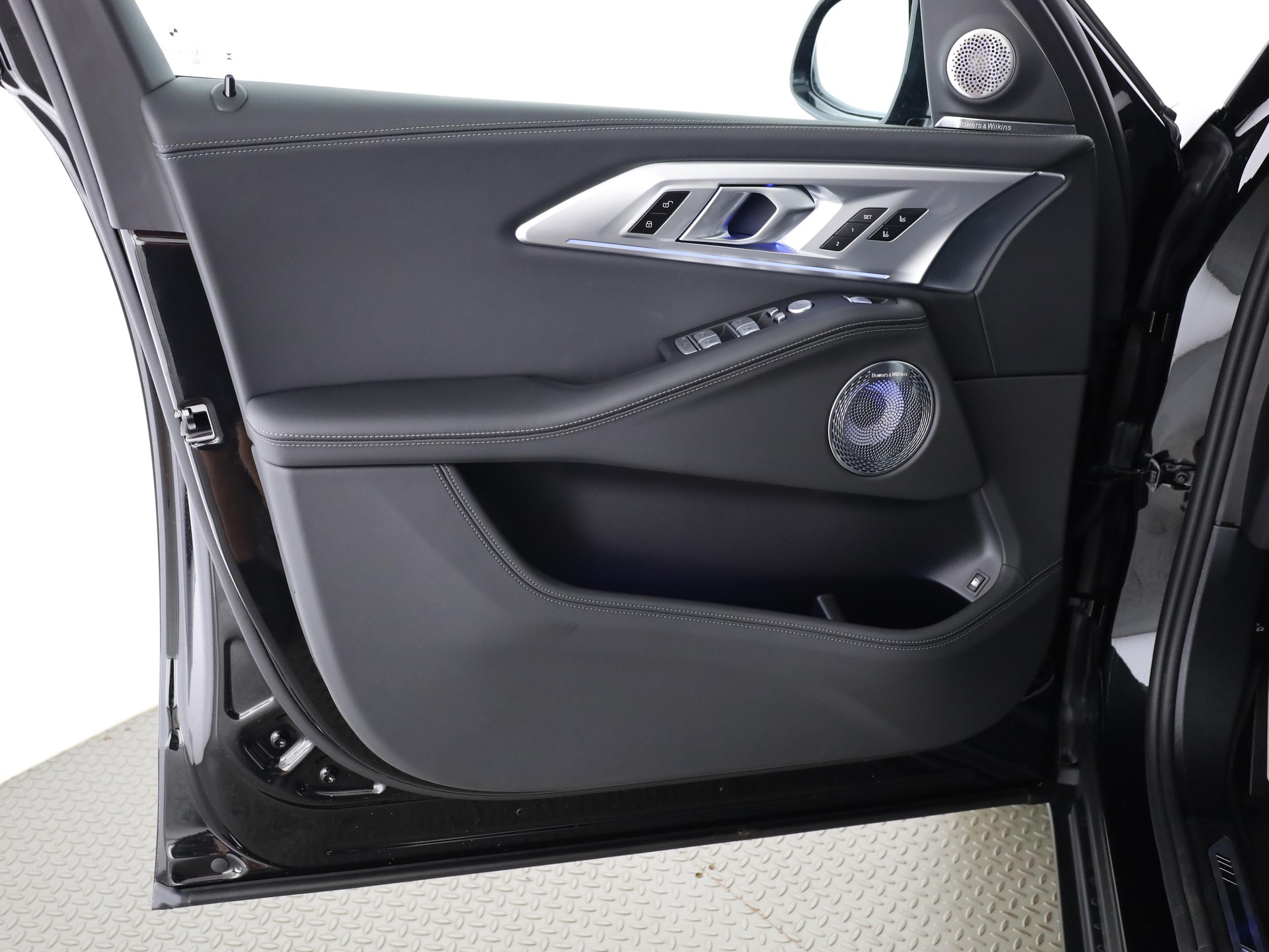 BMW XM 50e Plug-in Hybrid-image-10