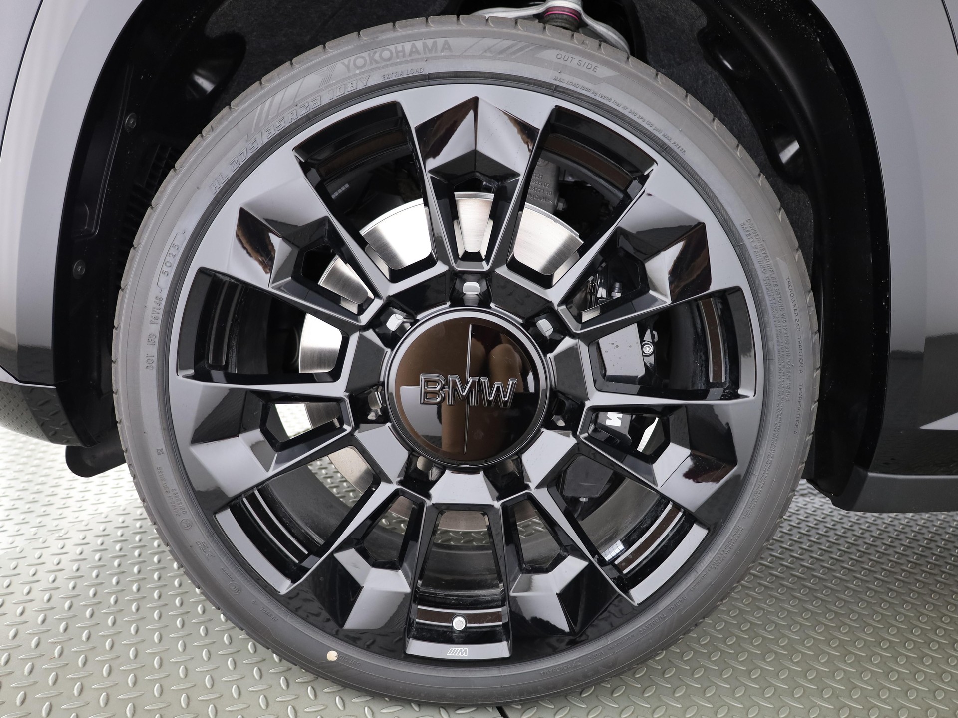 BMW XM 50e Plug-in Hybrid-image-7