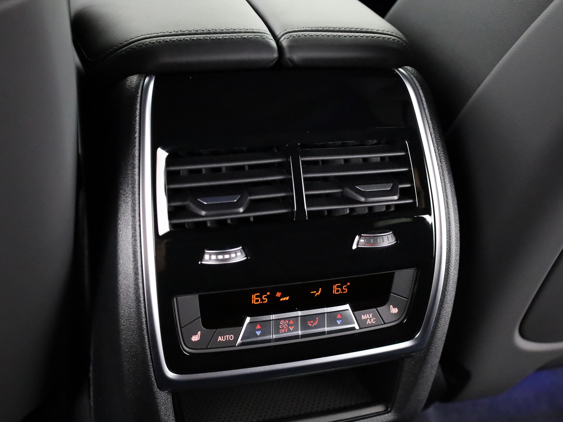 BMW XM 50e Plug-in Hybrid-image-22