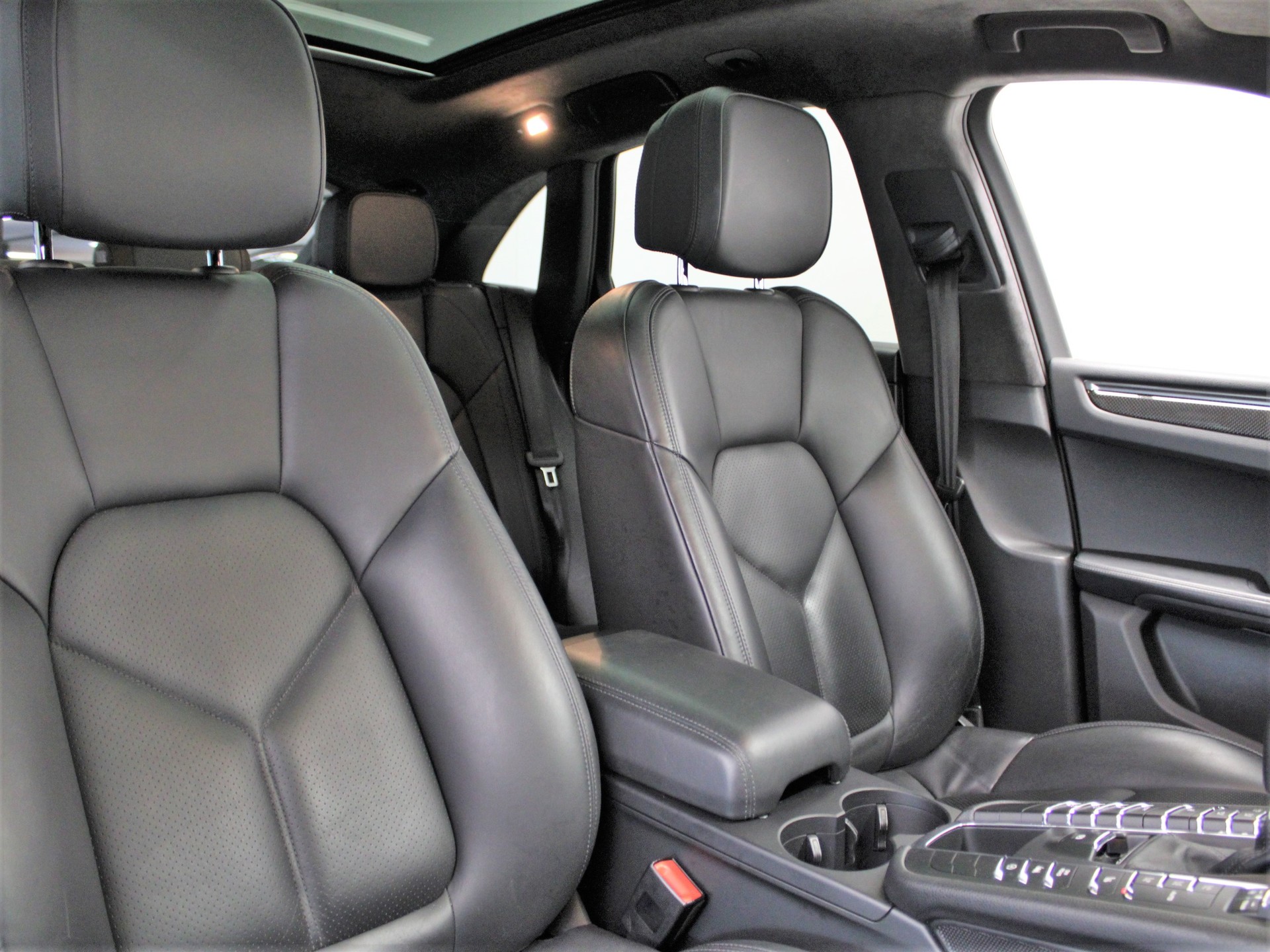 PORSCHE Macan Turbo PDK-image-5