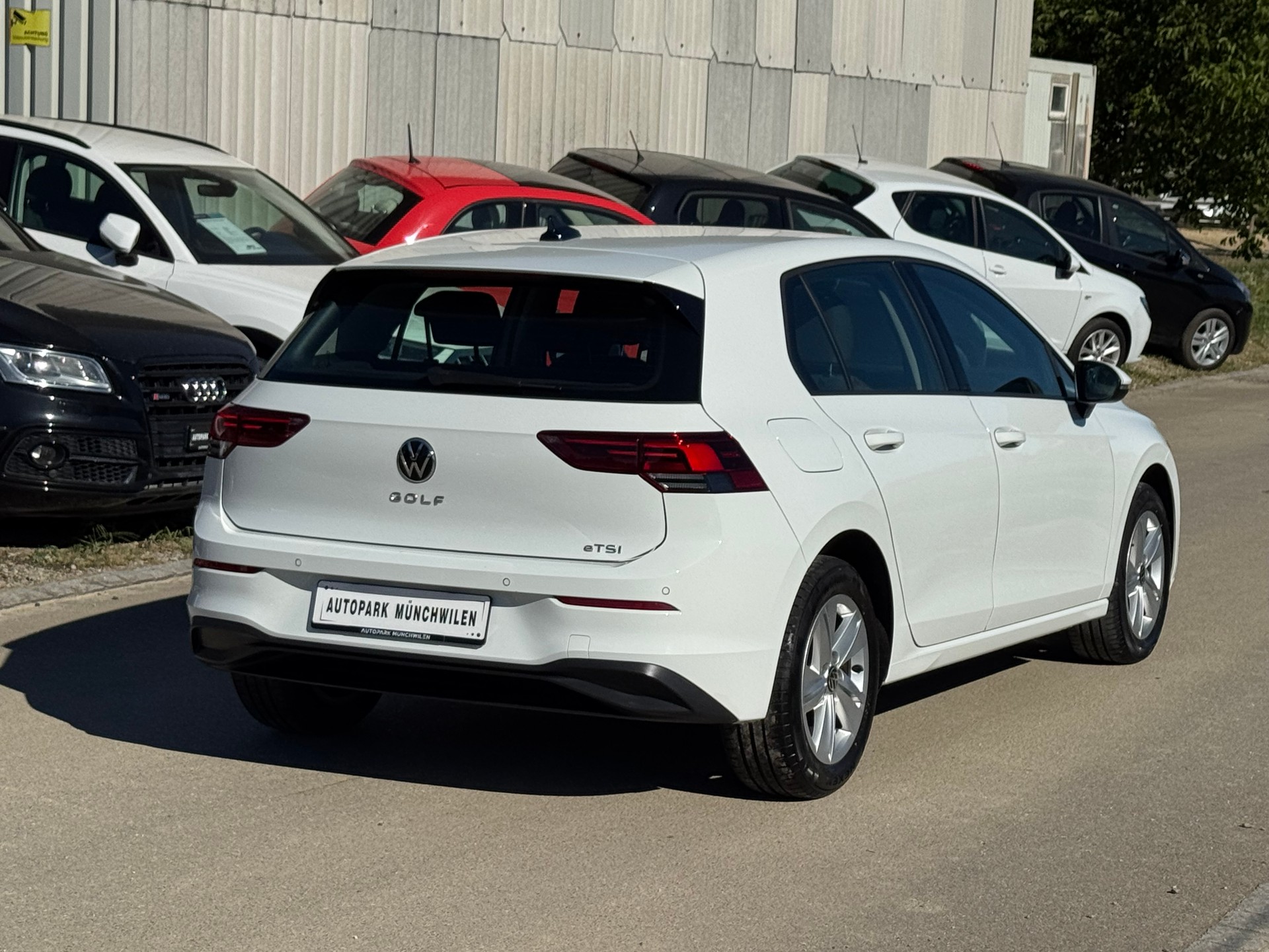 VW Golf 1.0 eTSI mHEV ACTLife DSG-image-2
