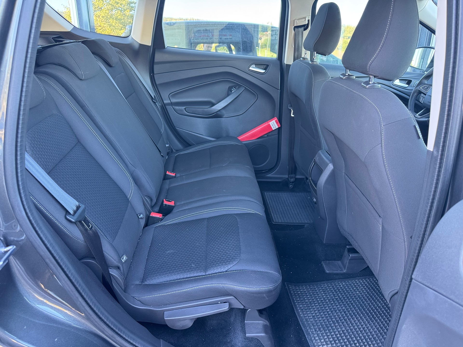 FORD Kuga 2.0 TDCi Trend 4WD PowerShift-image-3
