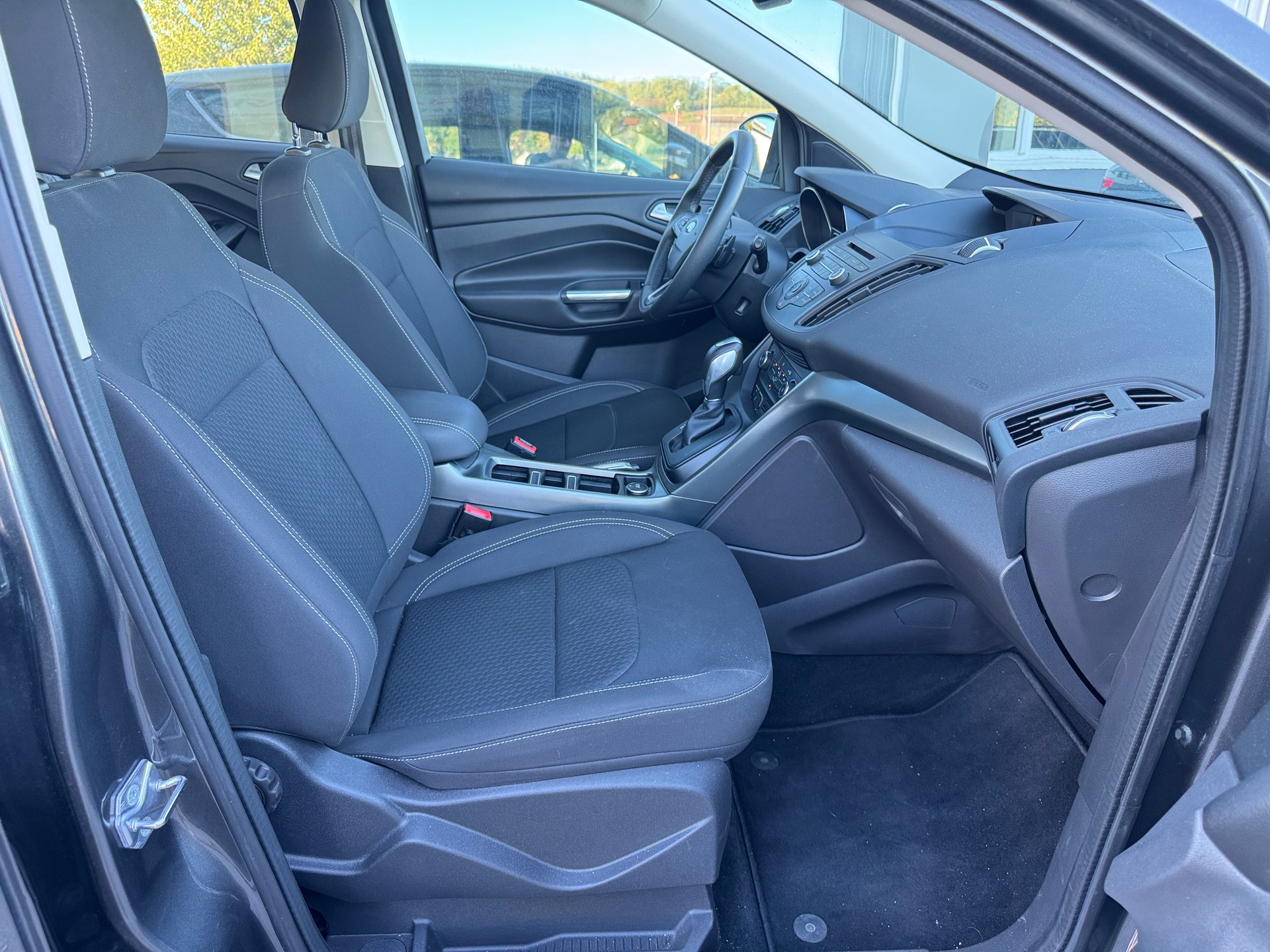 FORD Kuga 2.0 TDCi Trend 4WD PowerShift-image-2