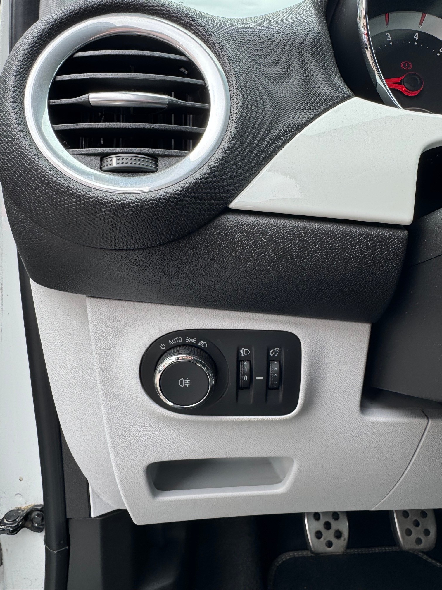 OPEL Adam 1.4 ecoFLEX White Link-image-15