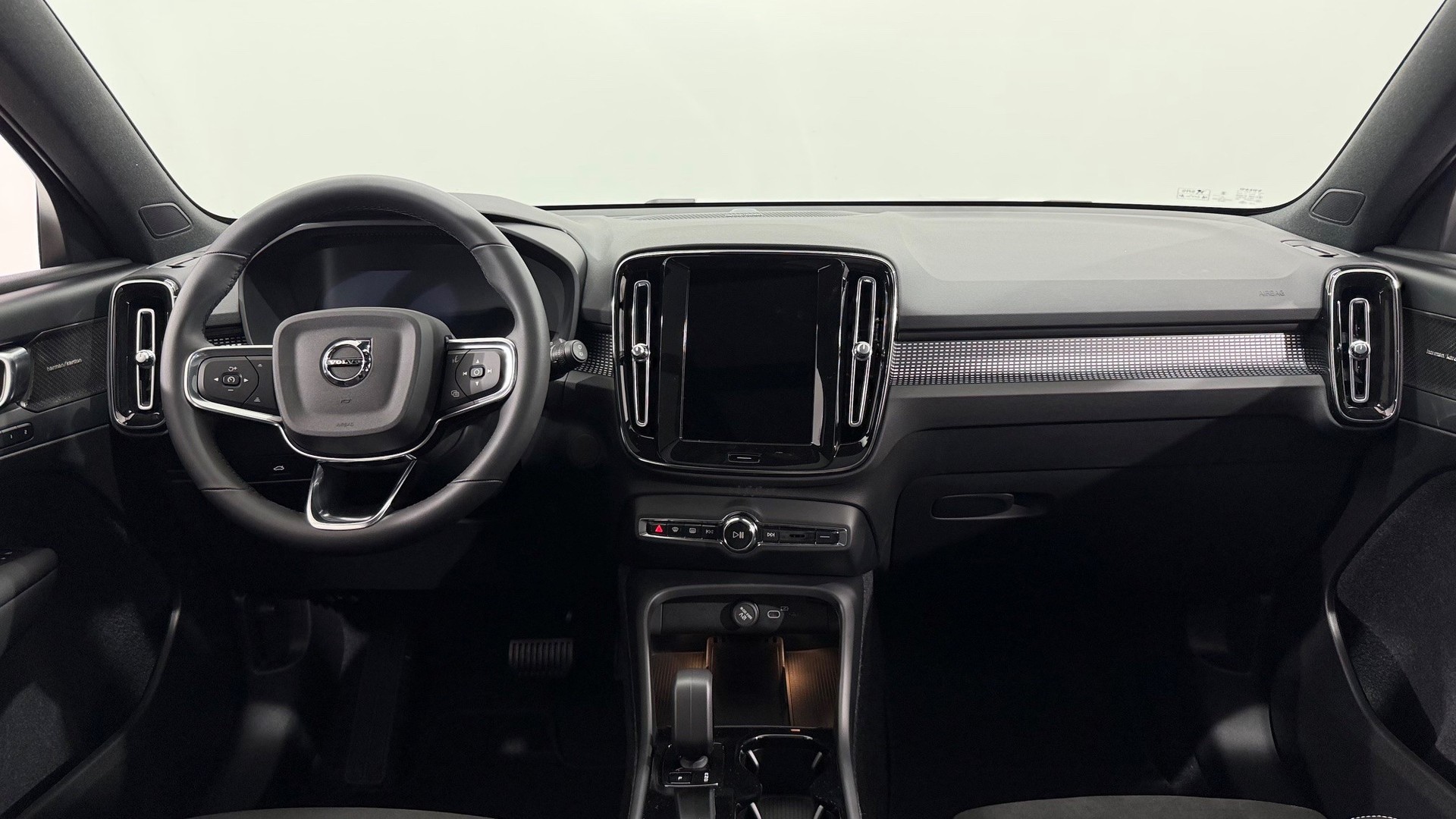 VOLVO EX40 Twin Performance Ultra AW-image-4