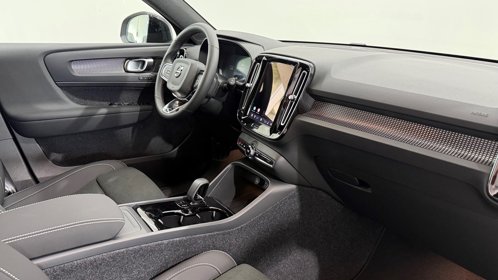 VOLVO EX40 Twin Performance Ultra AW-image-3