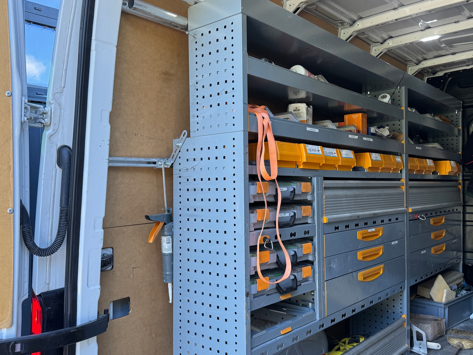 VW Crafter 35 2.0 TDI Entry L3 **3Sitzer**Dachträger**Anhängerkupplung**Mit Werkstatt-Einrichtung**-image-11