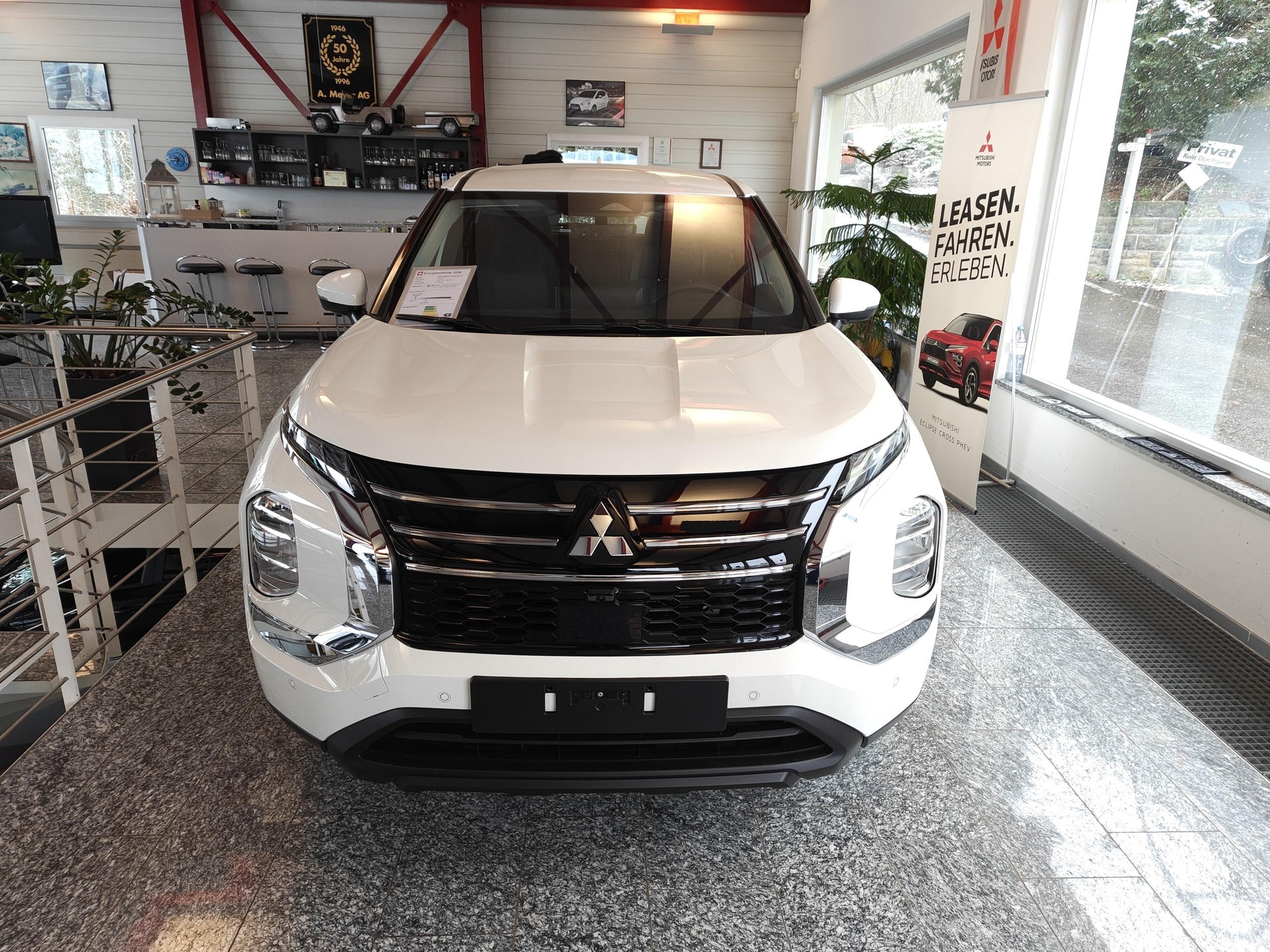 MITSUBISHI Outlander 2.4 PHEV Inform 4x4-image-5