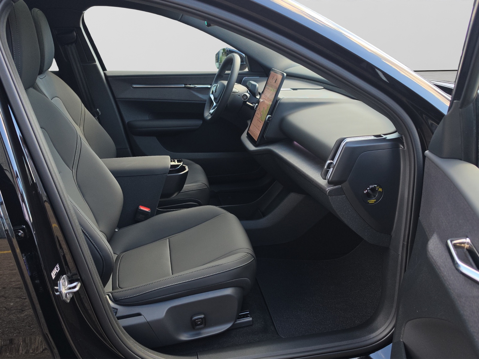 VOLVO EX30 E60 Twin Ultra Performance Sw. Black Ed. AWD-image-8