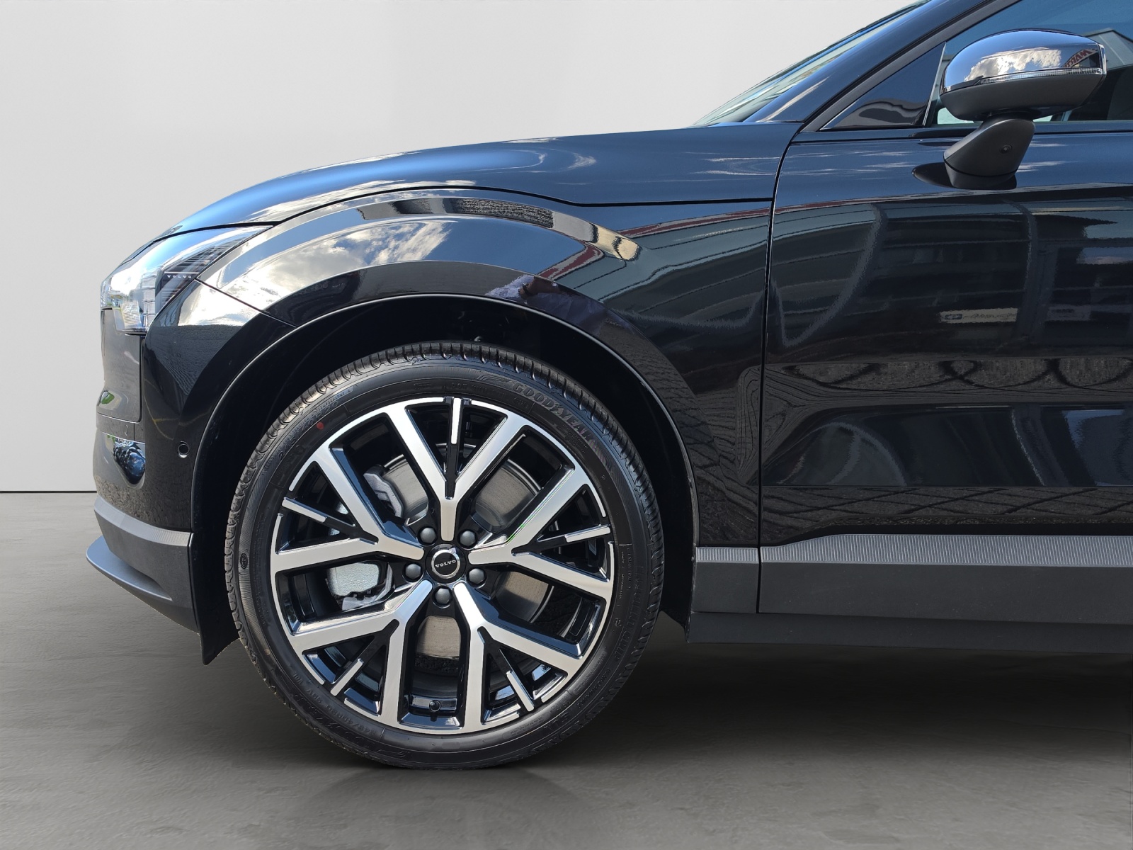 VOLVO EX30 E60 Twin Ultra Performance Sw. Black Ed. AWD-image-6
