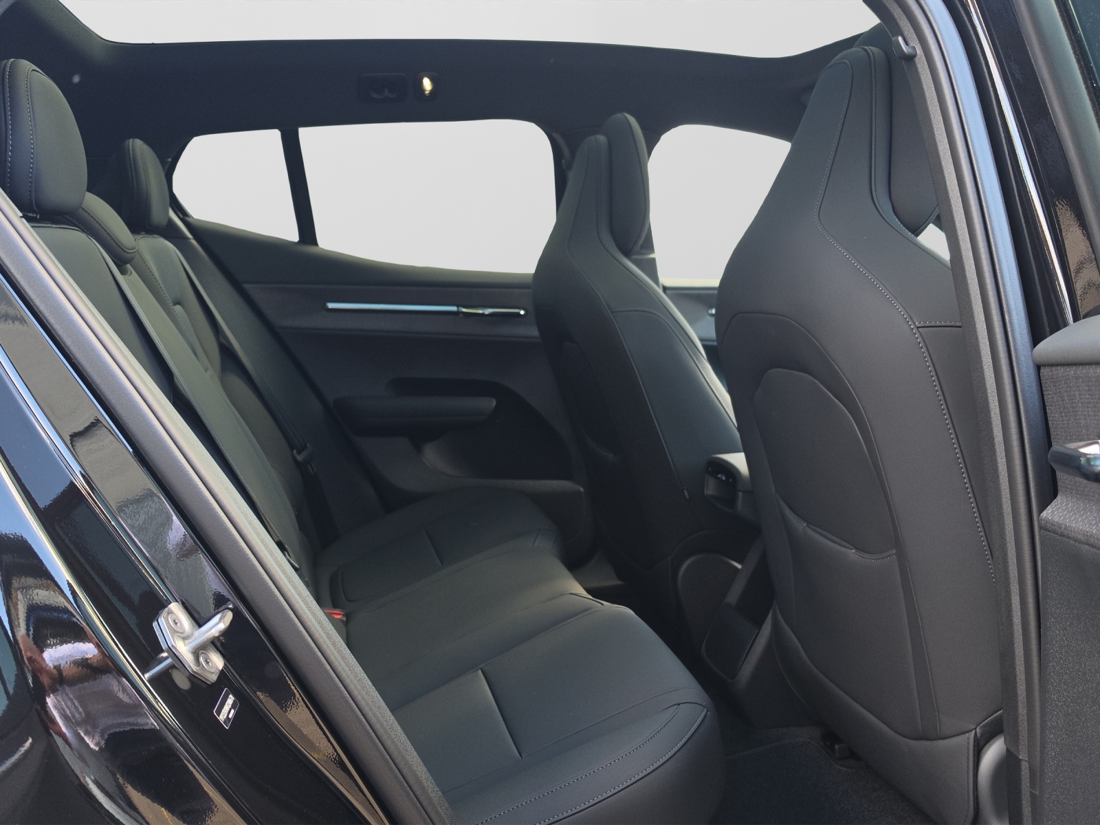 VOLVO EX30 E60 Twin Ultra Performance Sw. Black Ed. AWD-image-9
