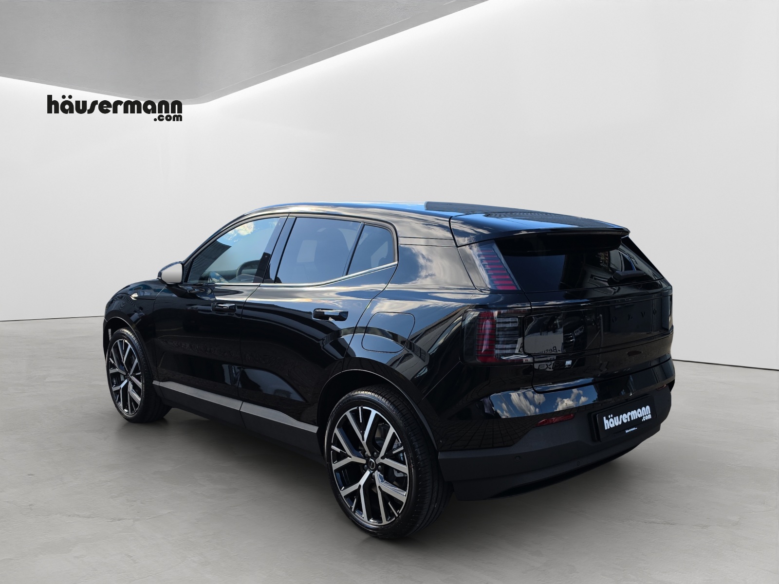 VOLVO EX30 E60 Twin Ultra Performance Sw. Black Ed. AWD-image-3