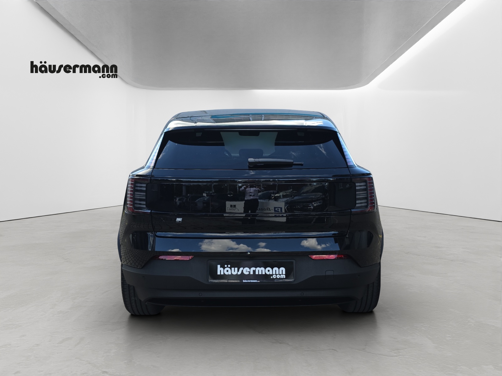 VOLVO EX30 E60 Twin Ultra Performance Sw. Black Ed. AWD-image-4