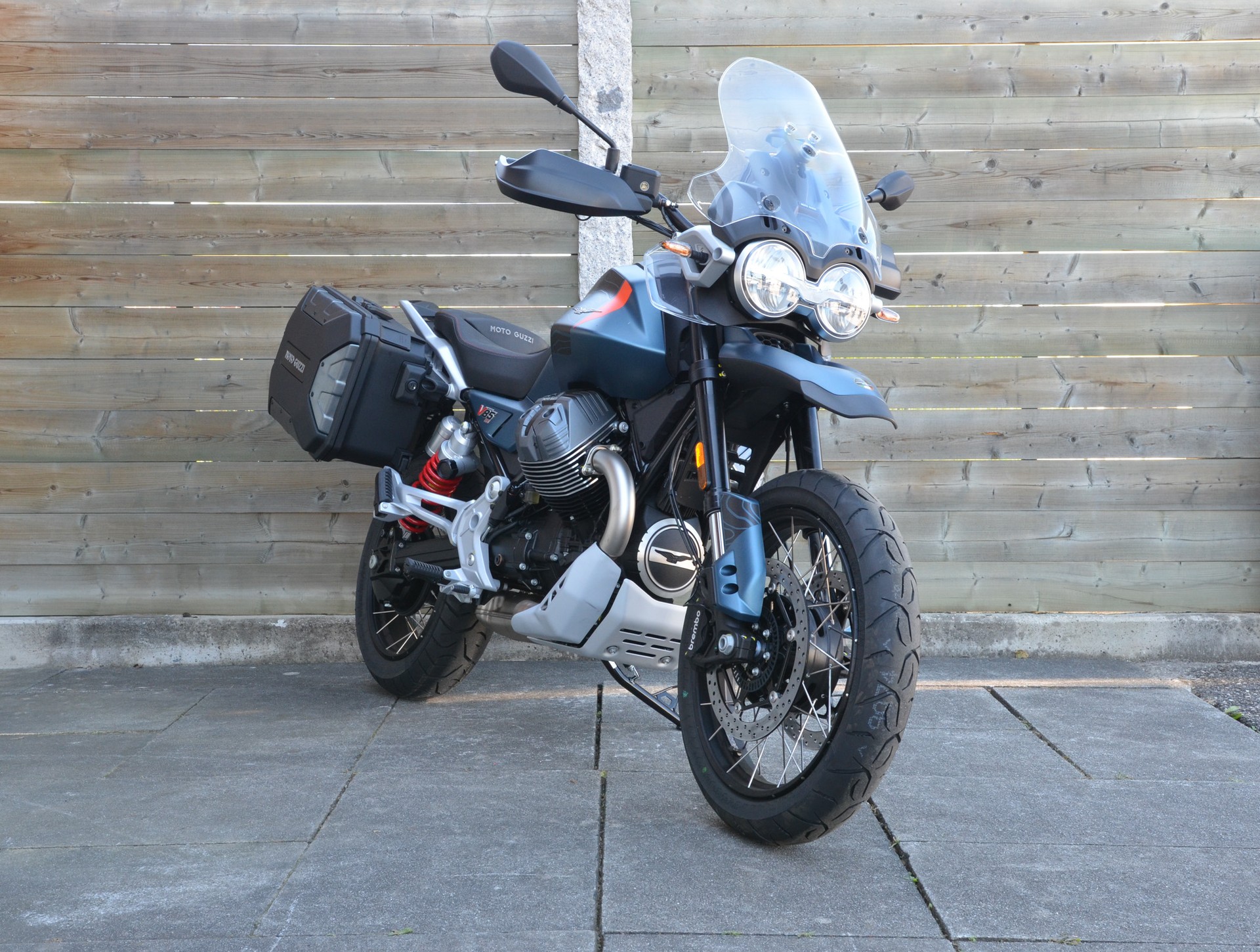MOTO GUZZI V85 TT Travel E5+-showroom-element-3