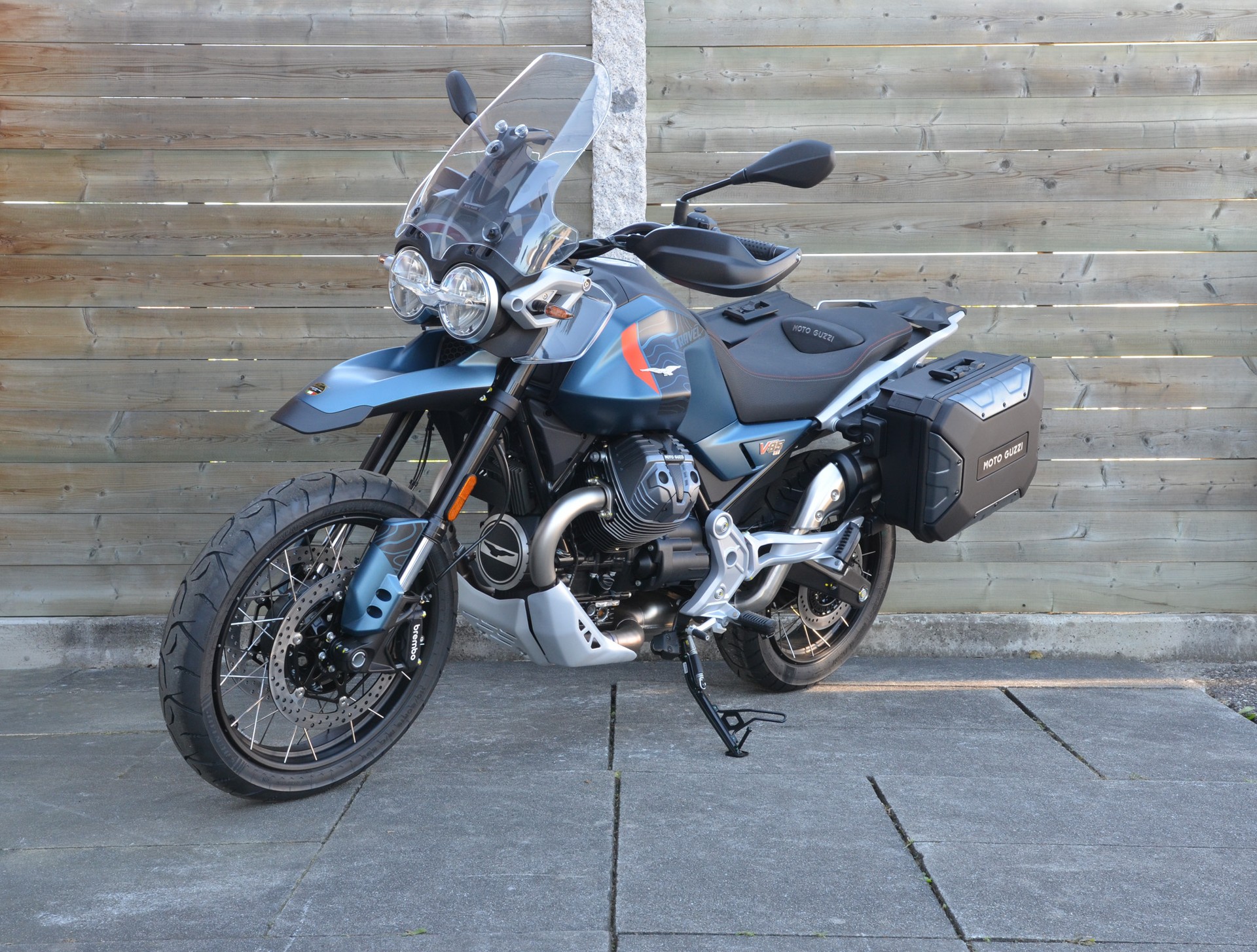 MOTO GUZZI V85 TT Travel E5+-showroom-element-1