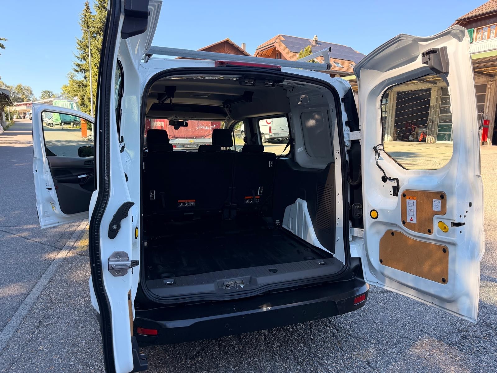 FORD Transit Connect DC T240 1.5 EcoBlue Trend Automat-image-10