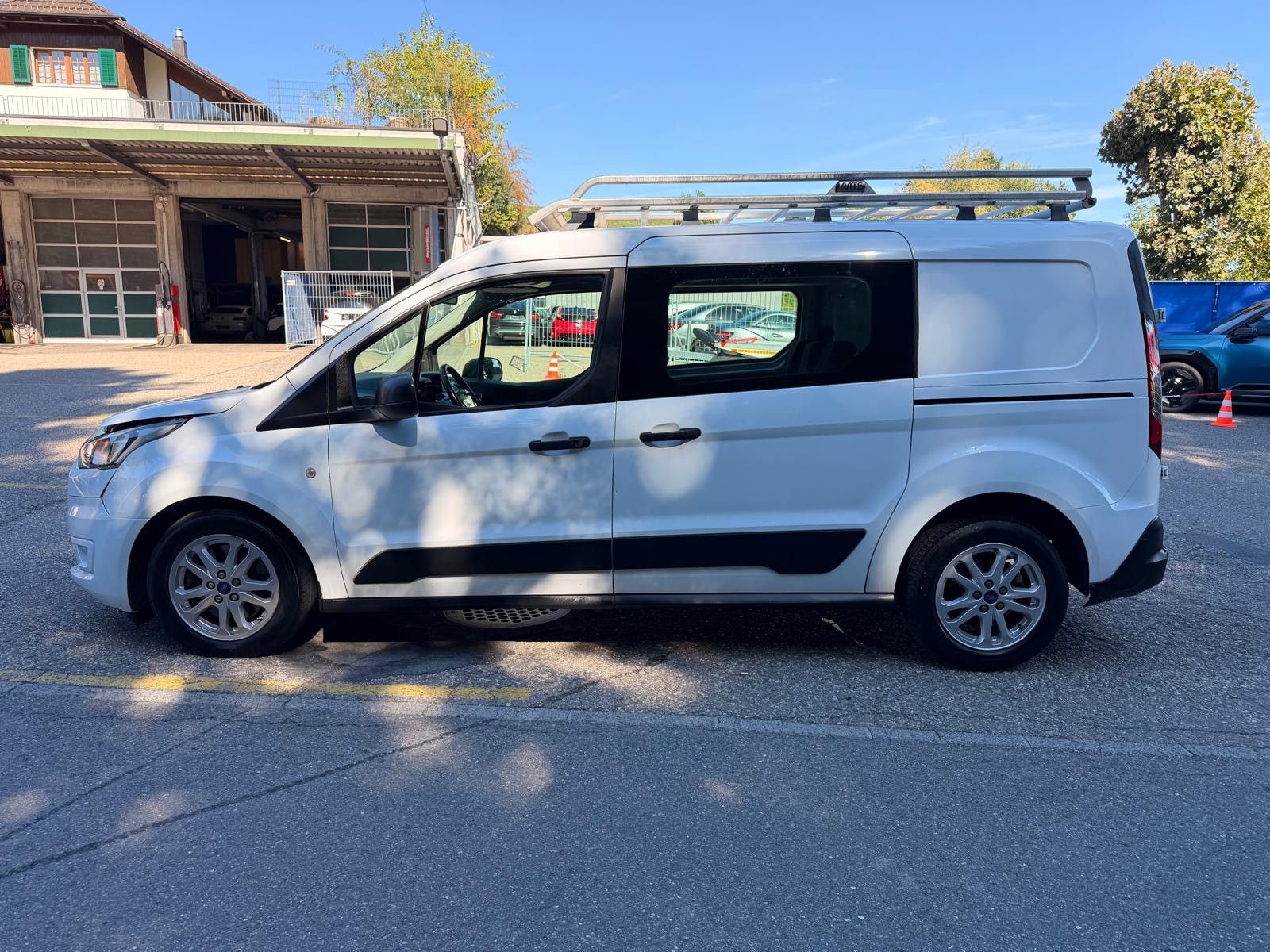 FORD Transit Connect DC T240 1.5 EcoBlue Trend Automat-image-2